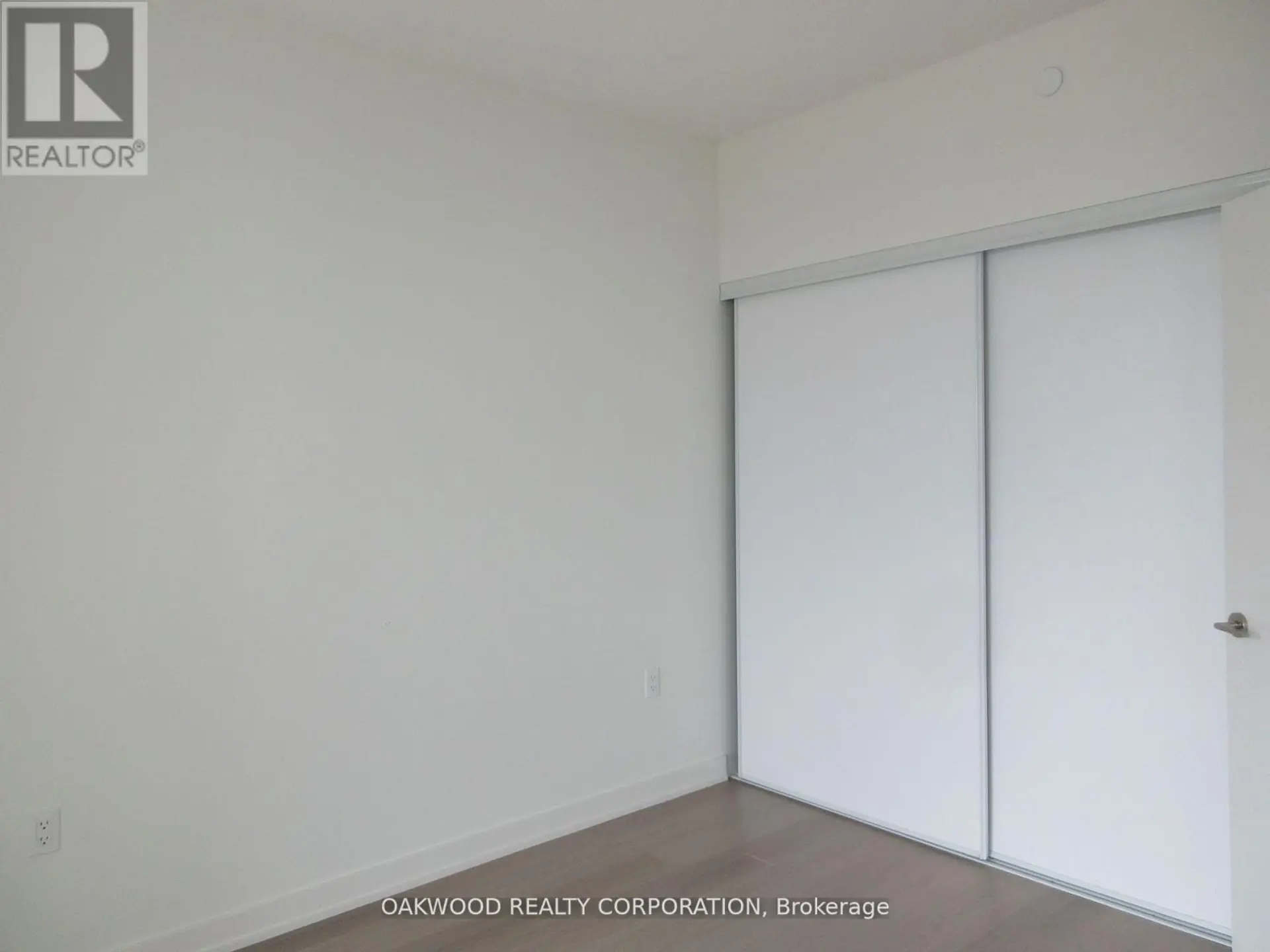 #512 859 THE QUEENSWAY - Image 8