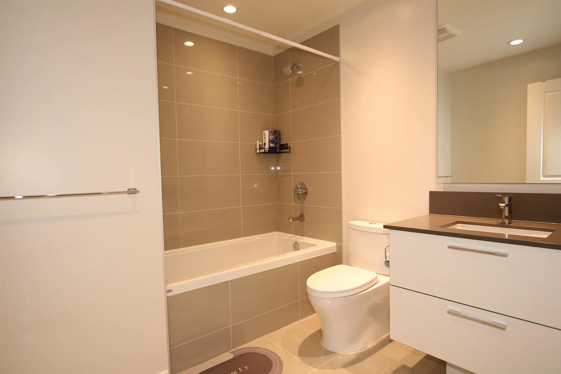 #1107 3487 Binning Road - Image 6
