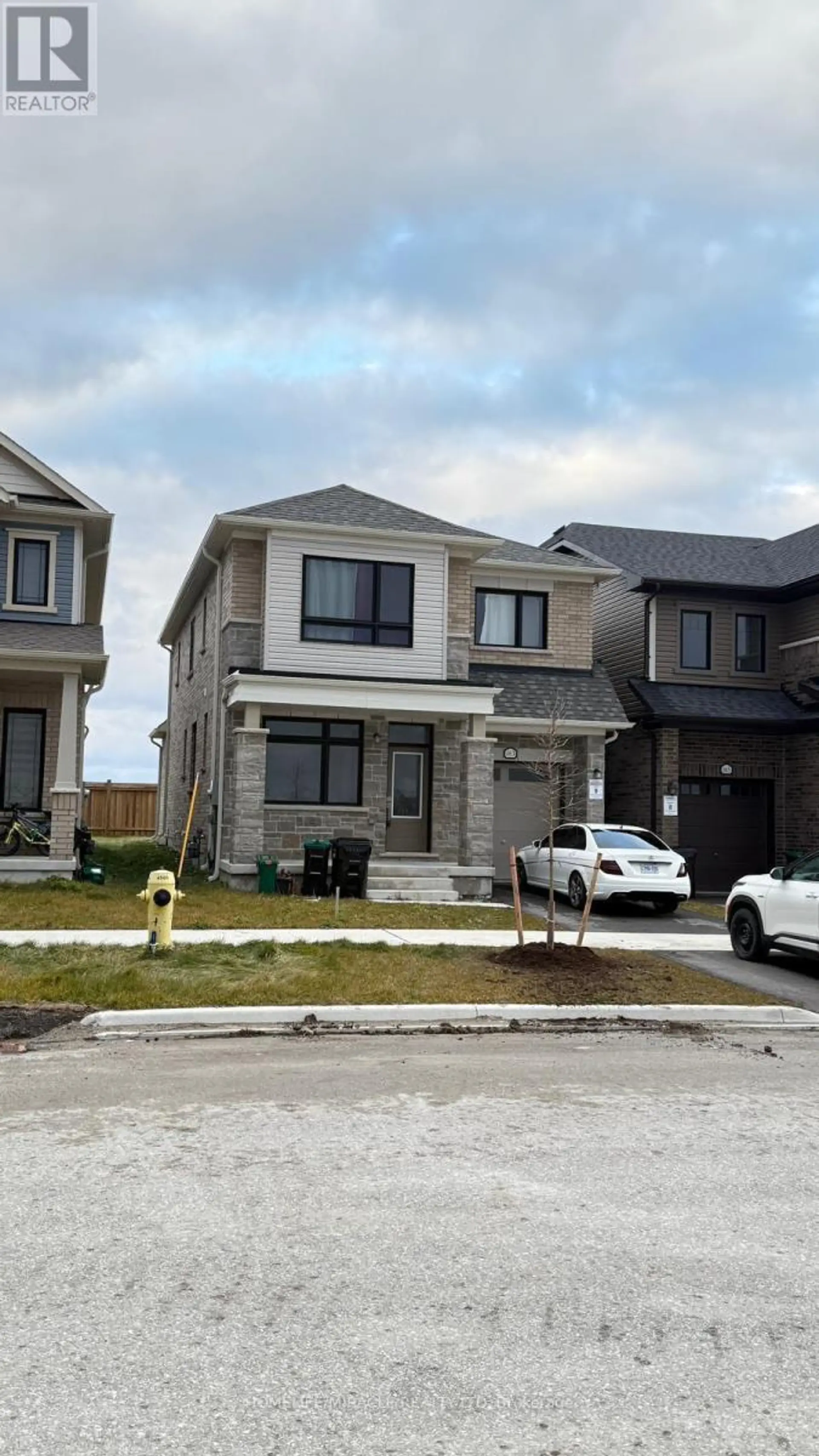 163 FENCHURCH MANOR - Image 1