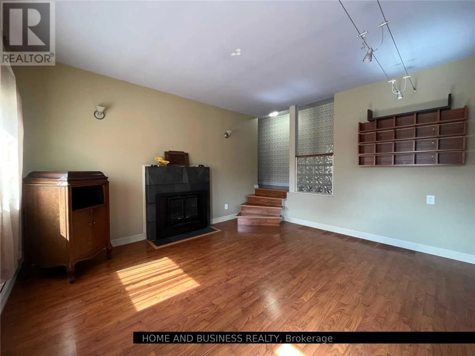 8 SORA DRIVE - Image 9