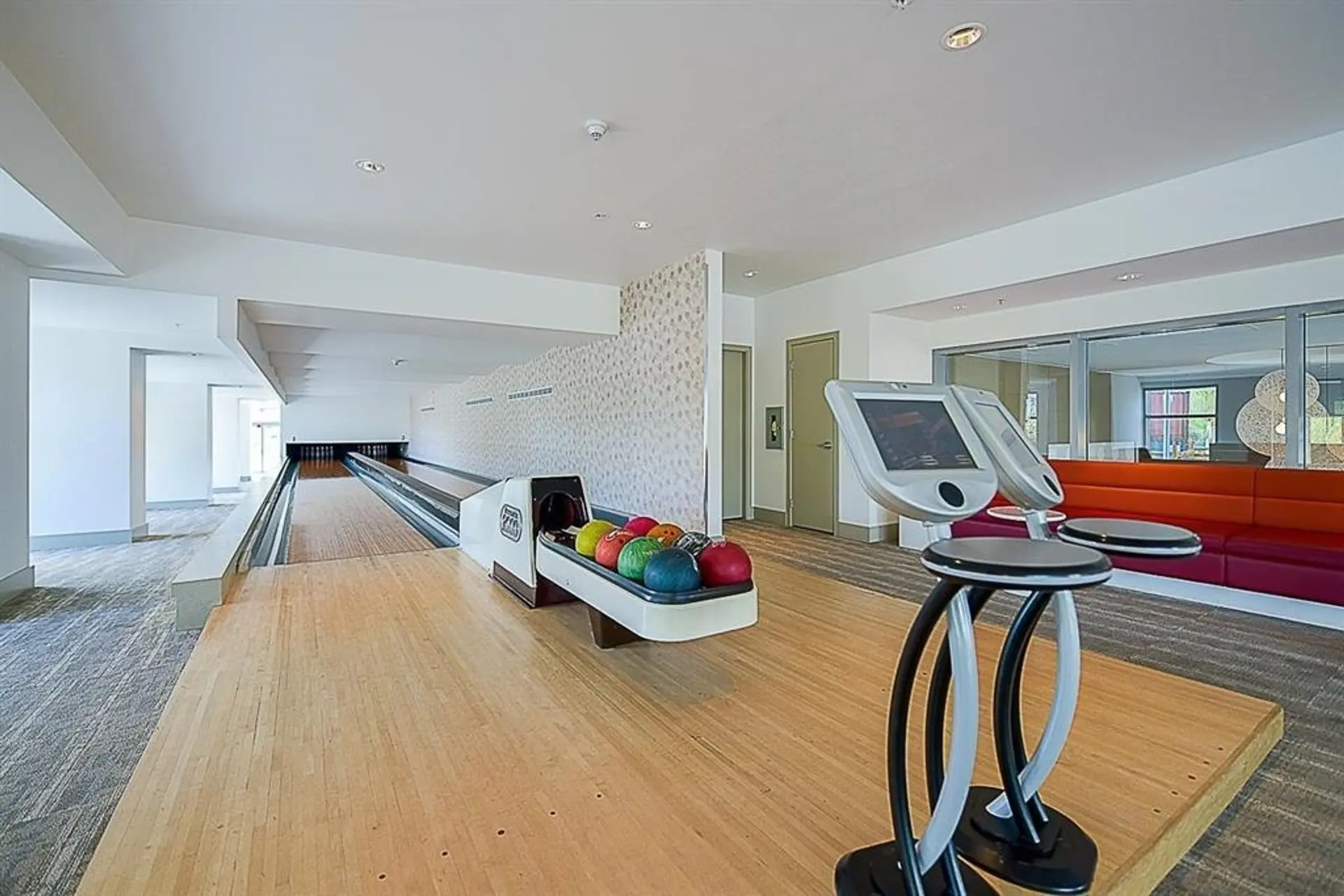#2410 9981 Whalley Boulevard - Image 5