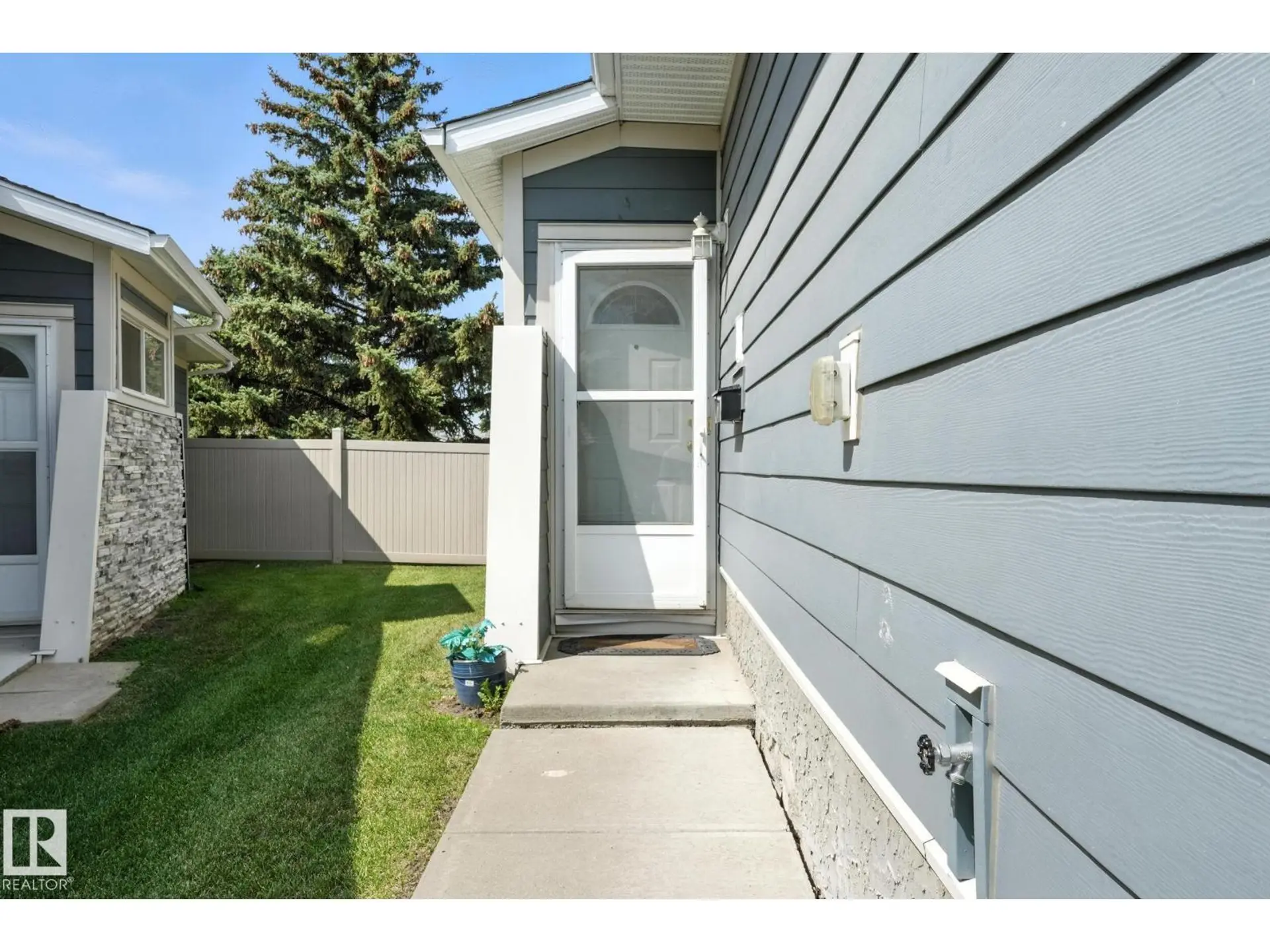 9963 171 Ave NW - Image 4