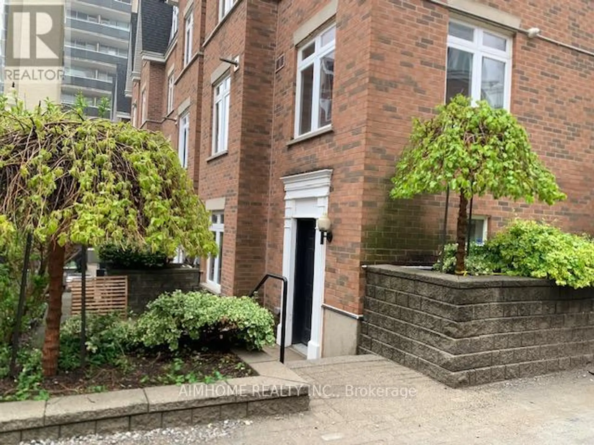 #1 100 REDPATH AVENUE - Image 2
