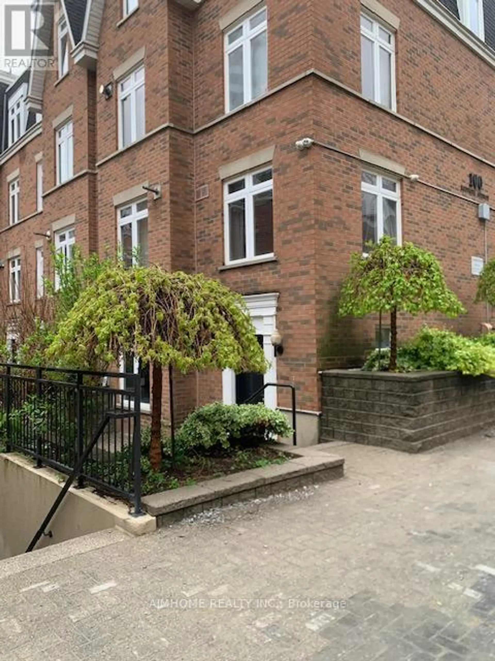 #1 100 REDPATH AVENUE - Image 4
