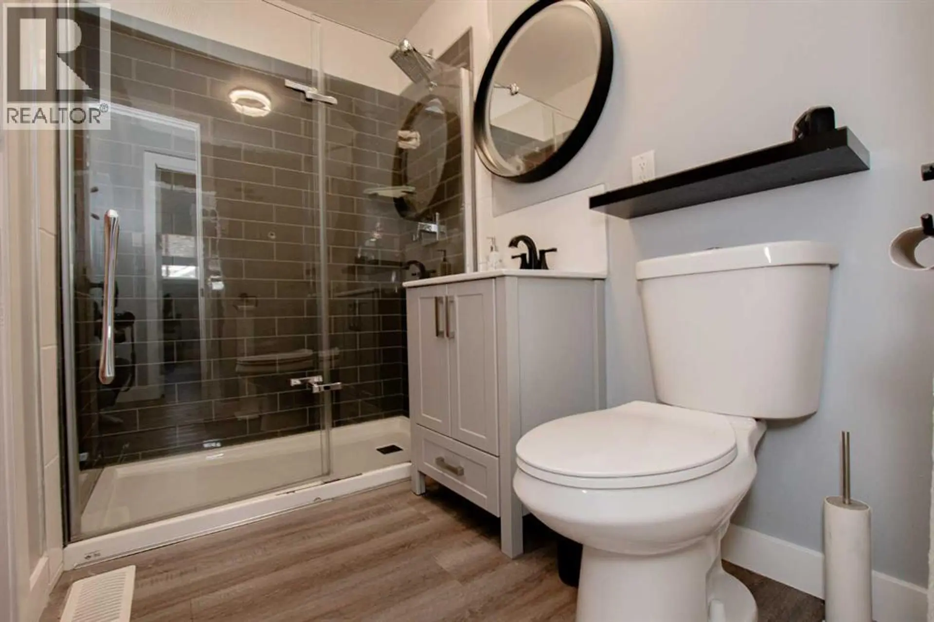 10518 102 Avenue - Image 15