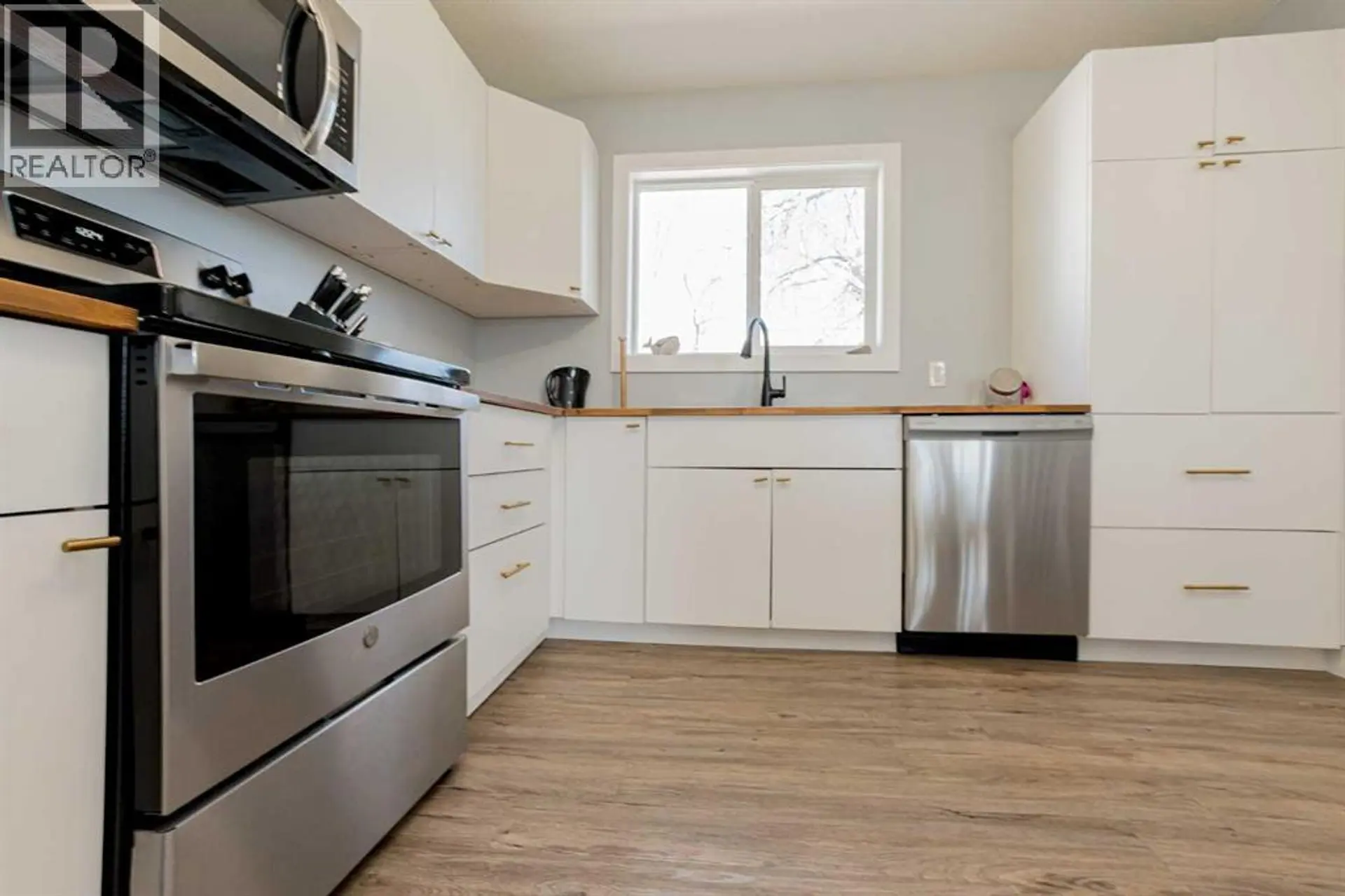 10518 102 Avenue - Image 12