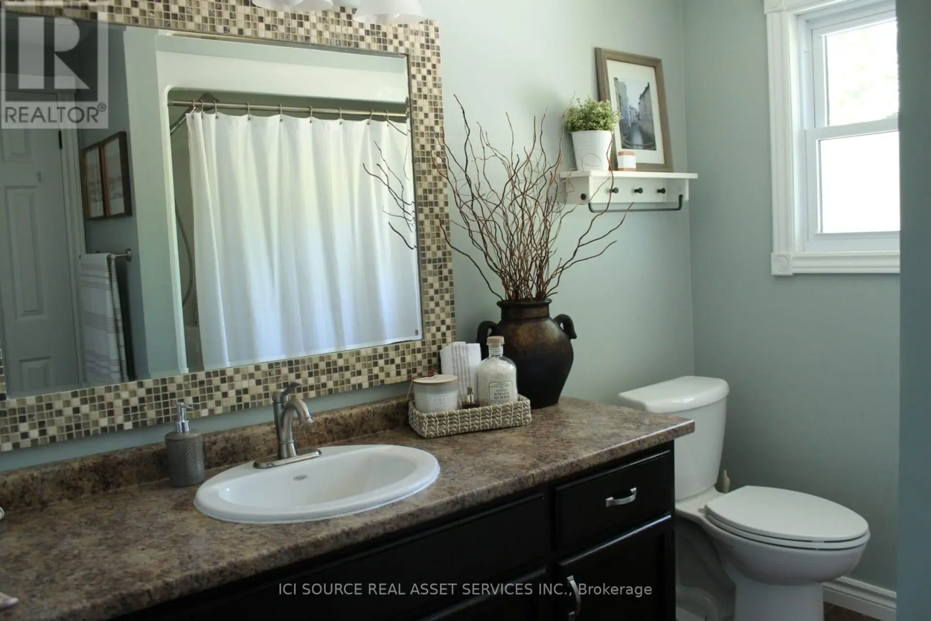 112 THORNHILL CRESCENT - Image 15