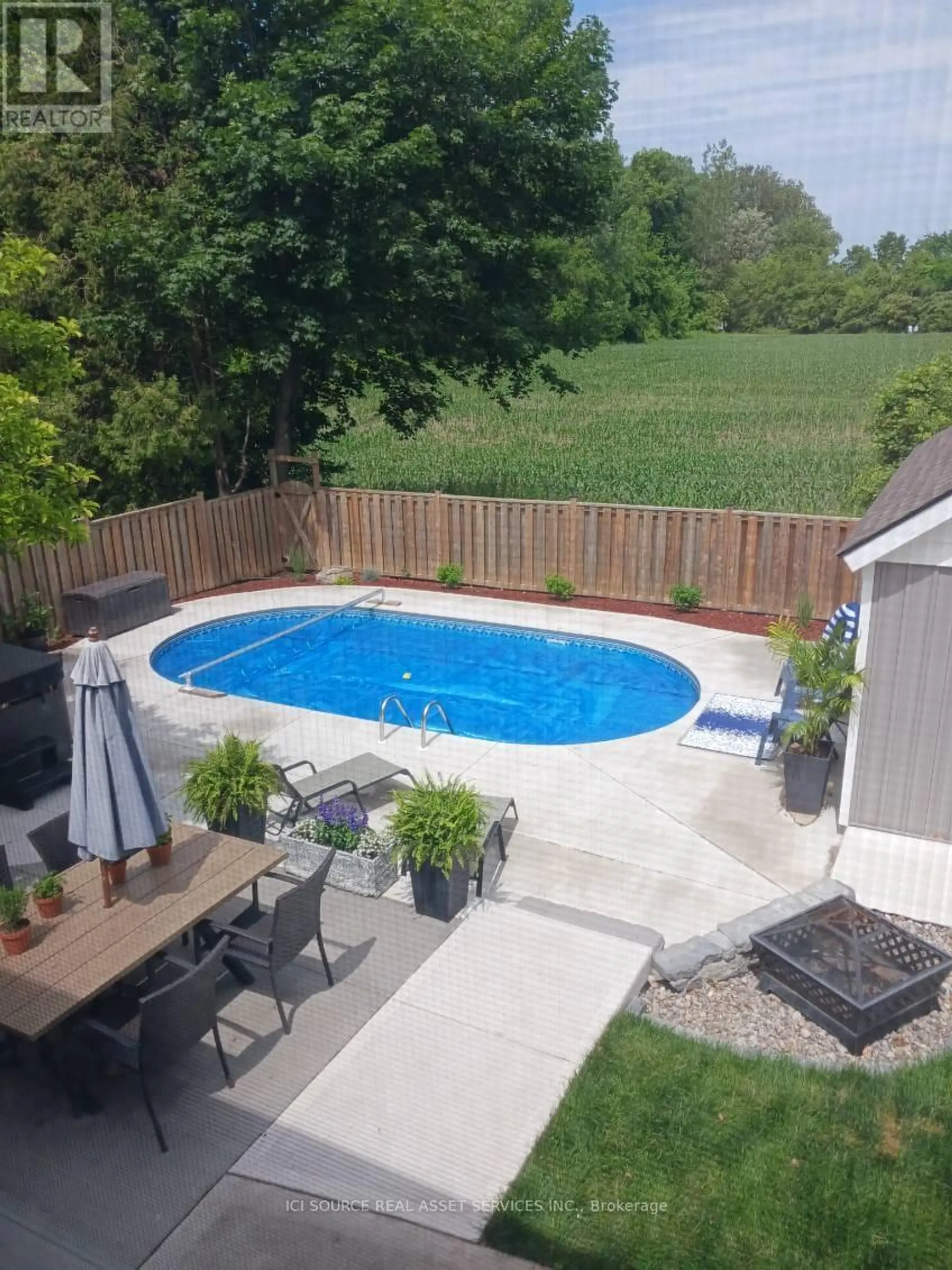 112 THORNHILL CRESCENT - Image 2