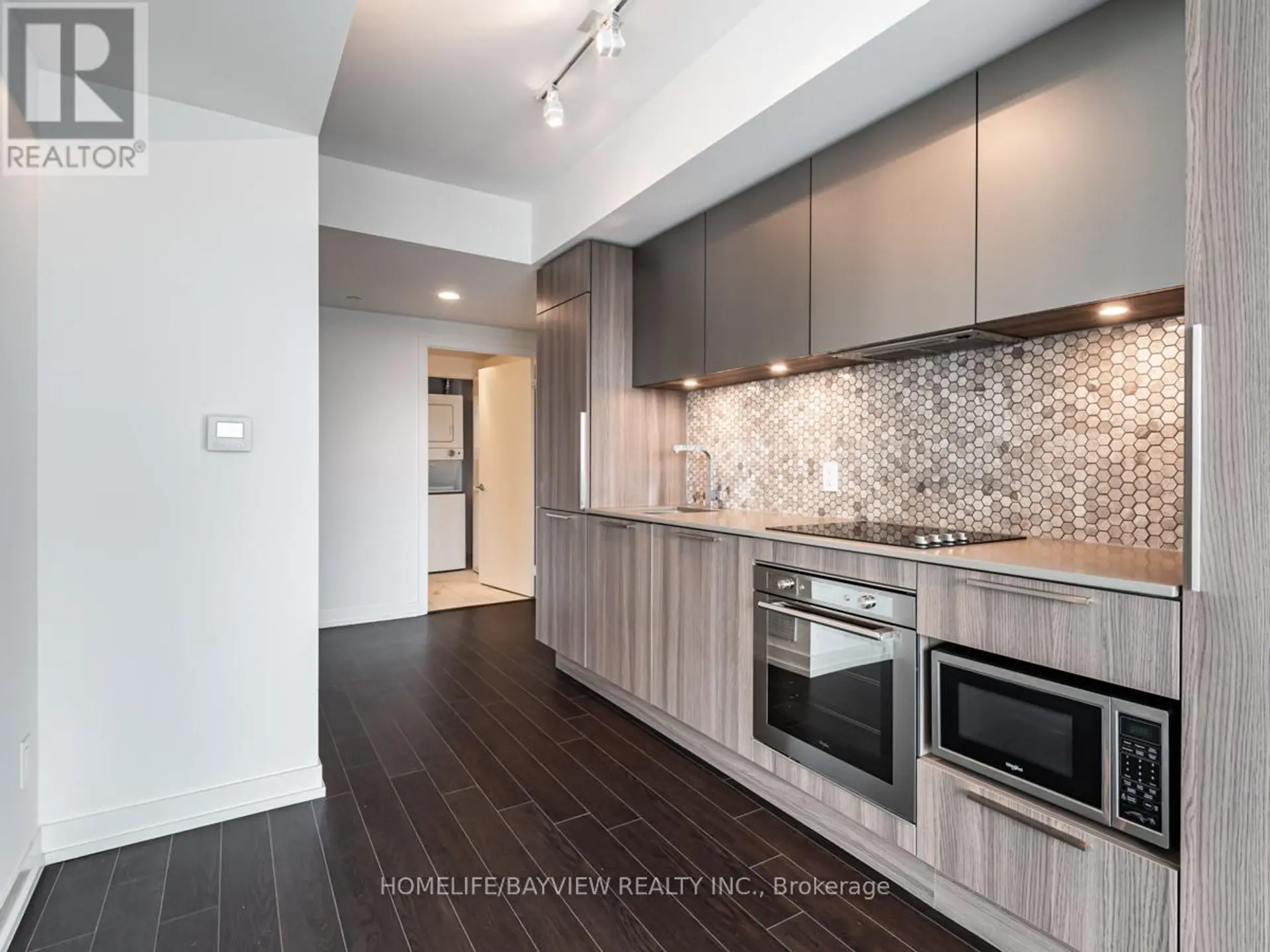 #3015 85 WOOD STREET - Image 2