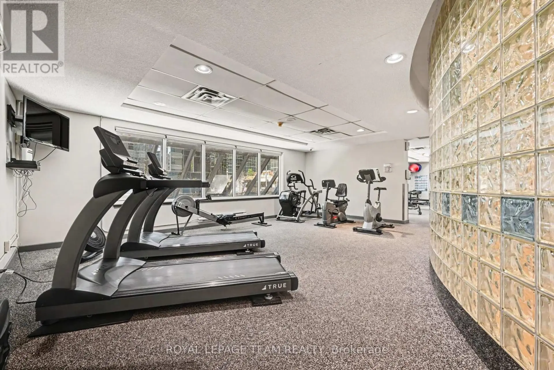 #404 199 KENT STREET - Image 17