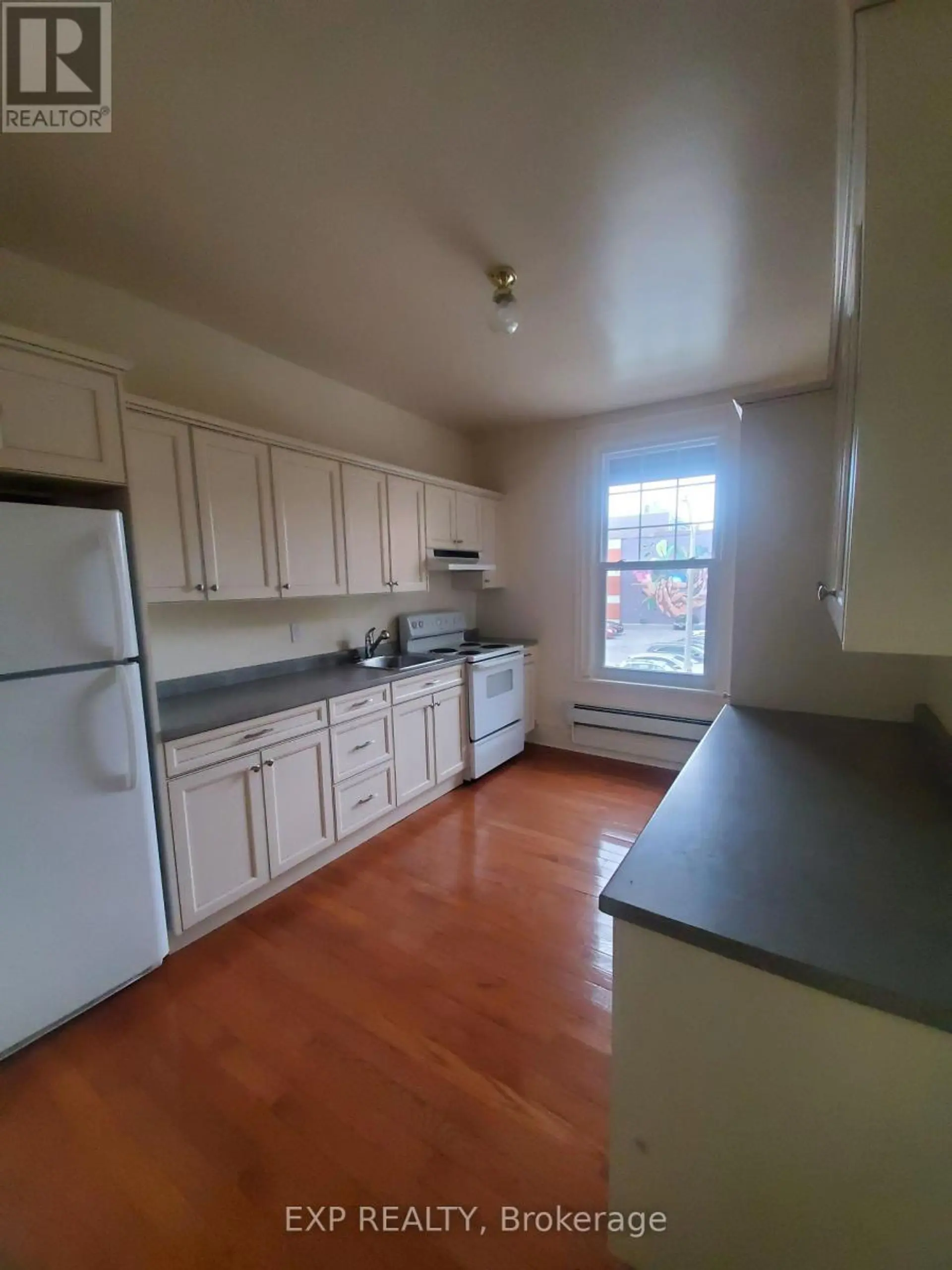 360 GILMOUR STREET - Image 11