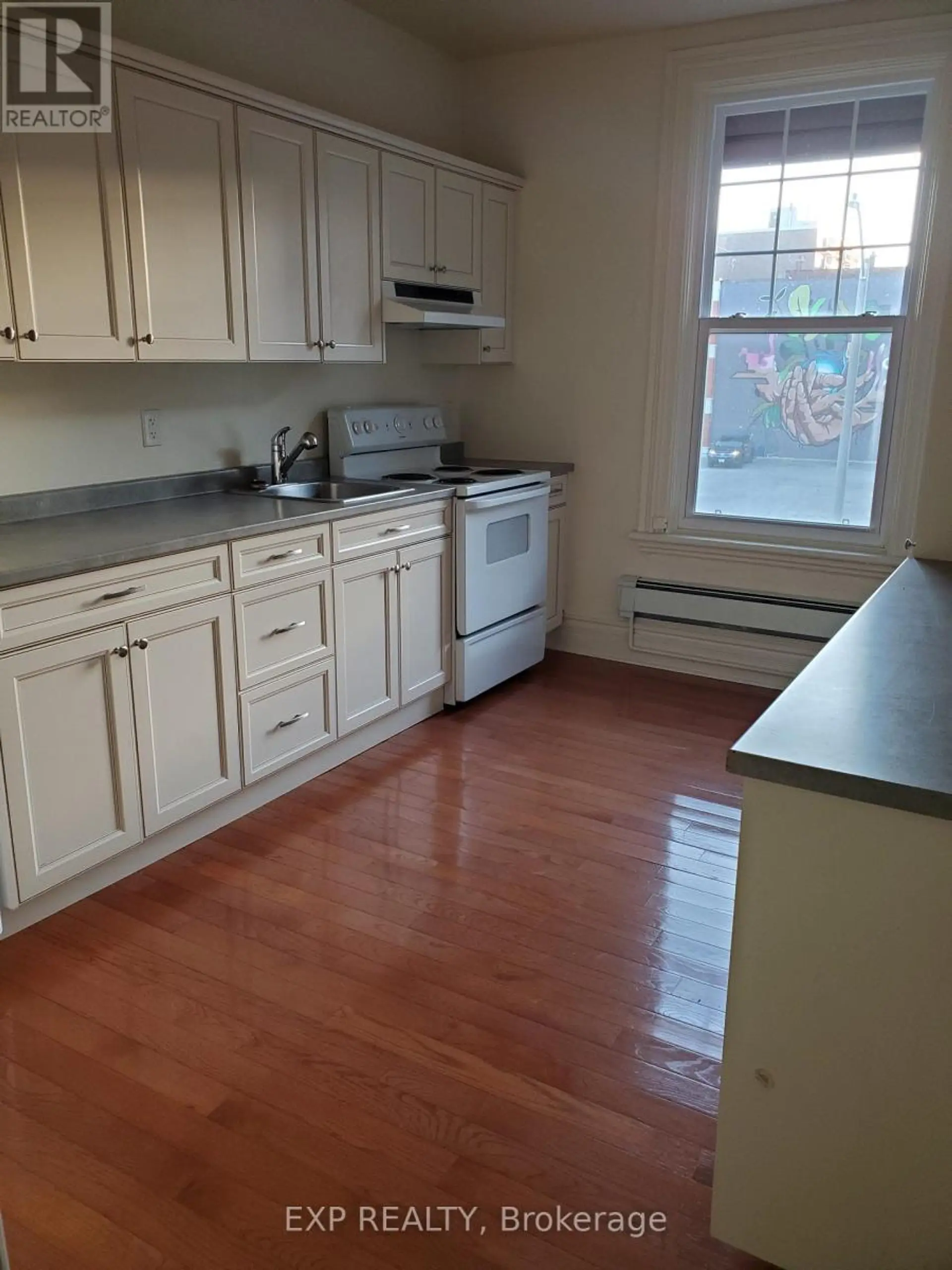 360 GILMOUR STREET - Image 12