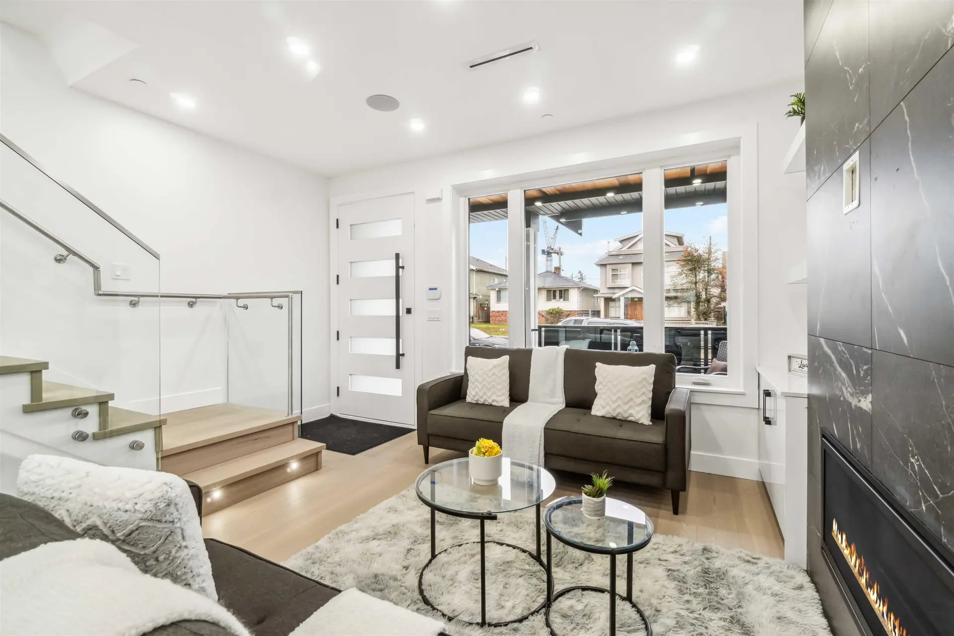 #1 5737 Clarendon Street - Image 3