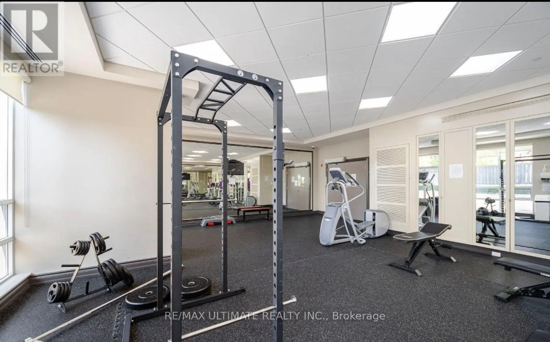 #308 35 SARANAC BOULEVARD - Image 17