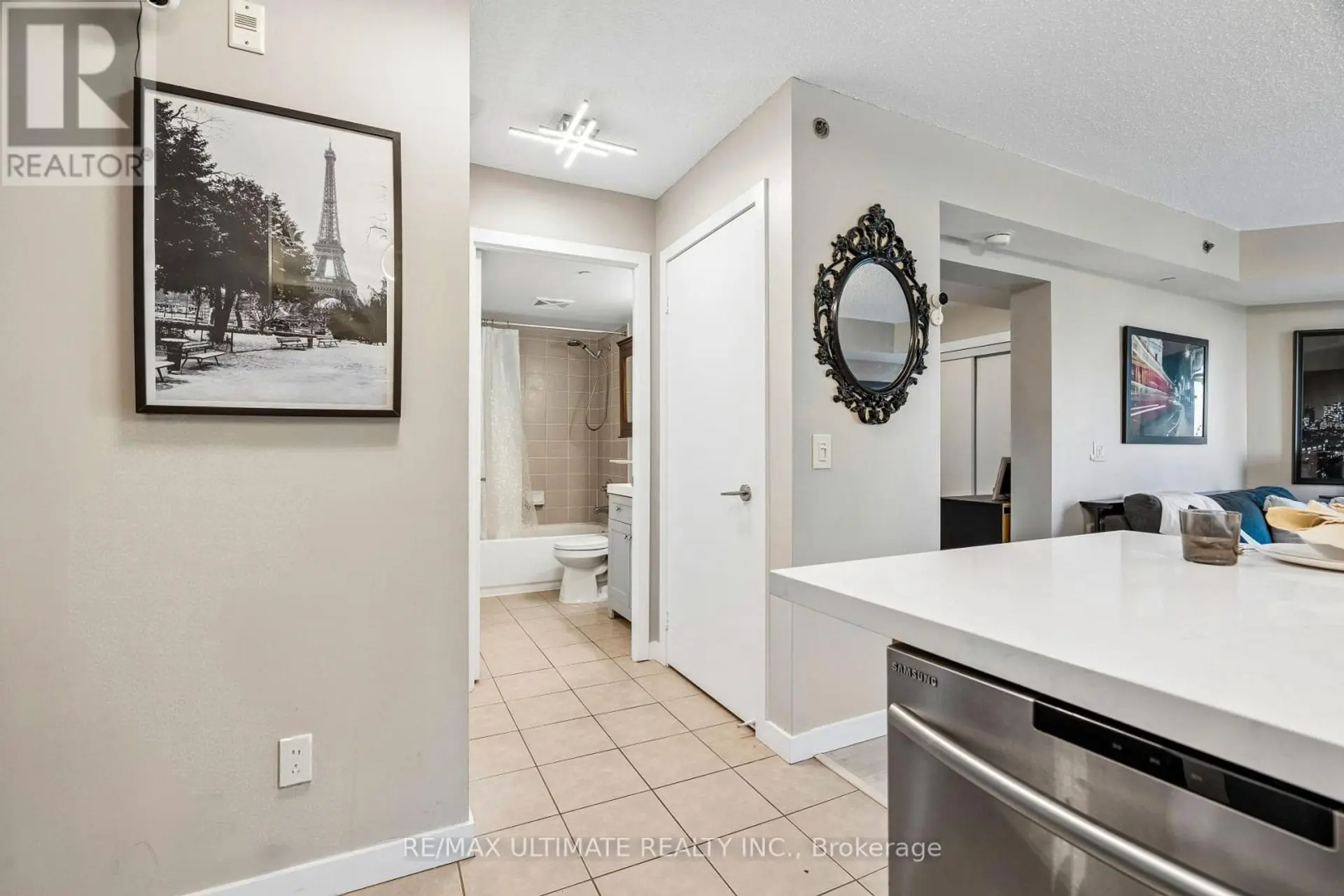 #308 35 SARANAC BOULEVARD - Image 3