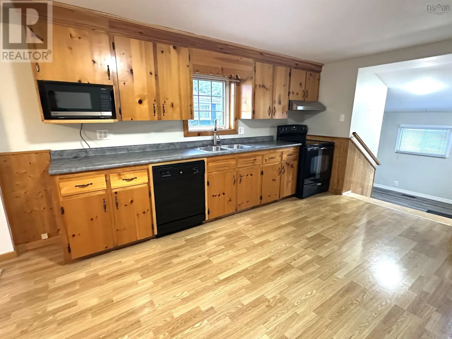 61 HILLSIDE Road - Image 6
