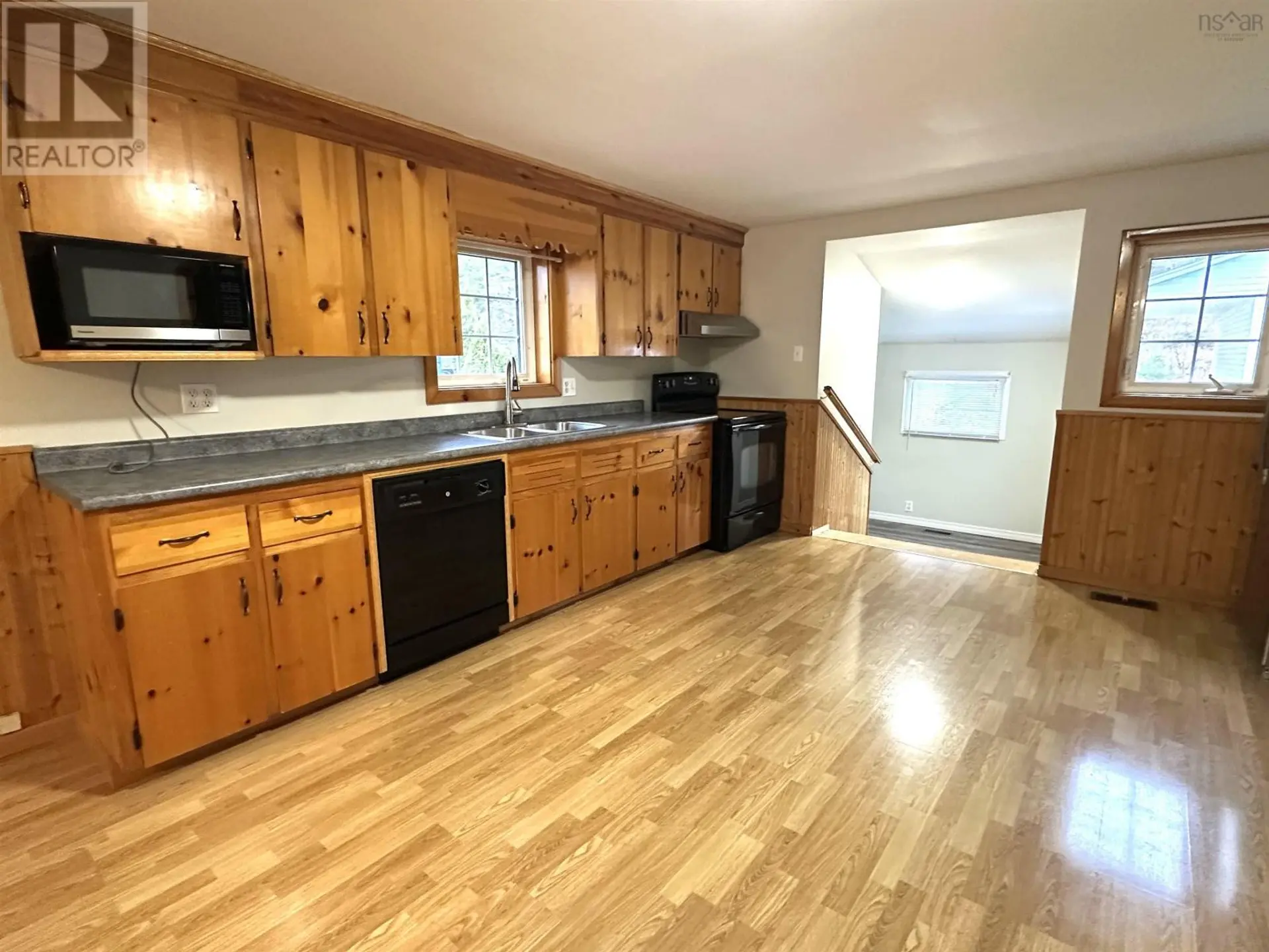 61 HILLSIDE Road - Image 4