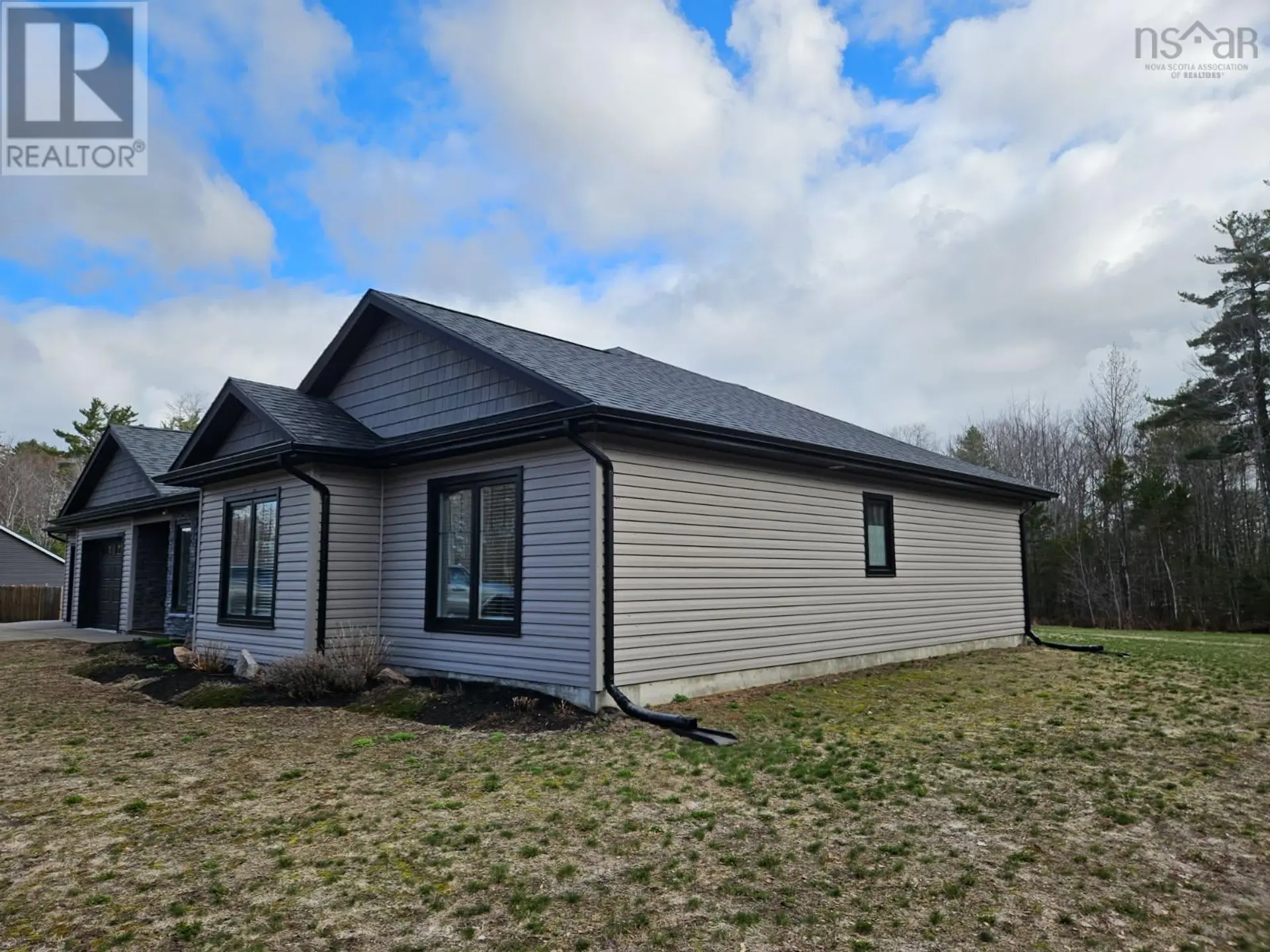 472 Alexander MacKenzie Road - Image 19