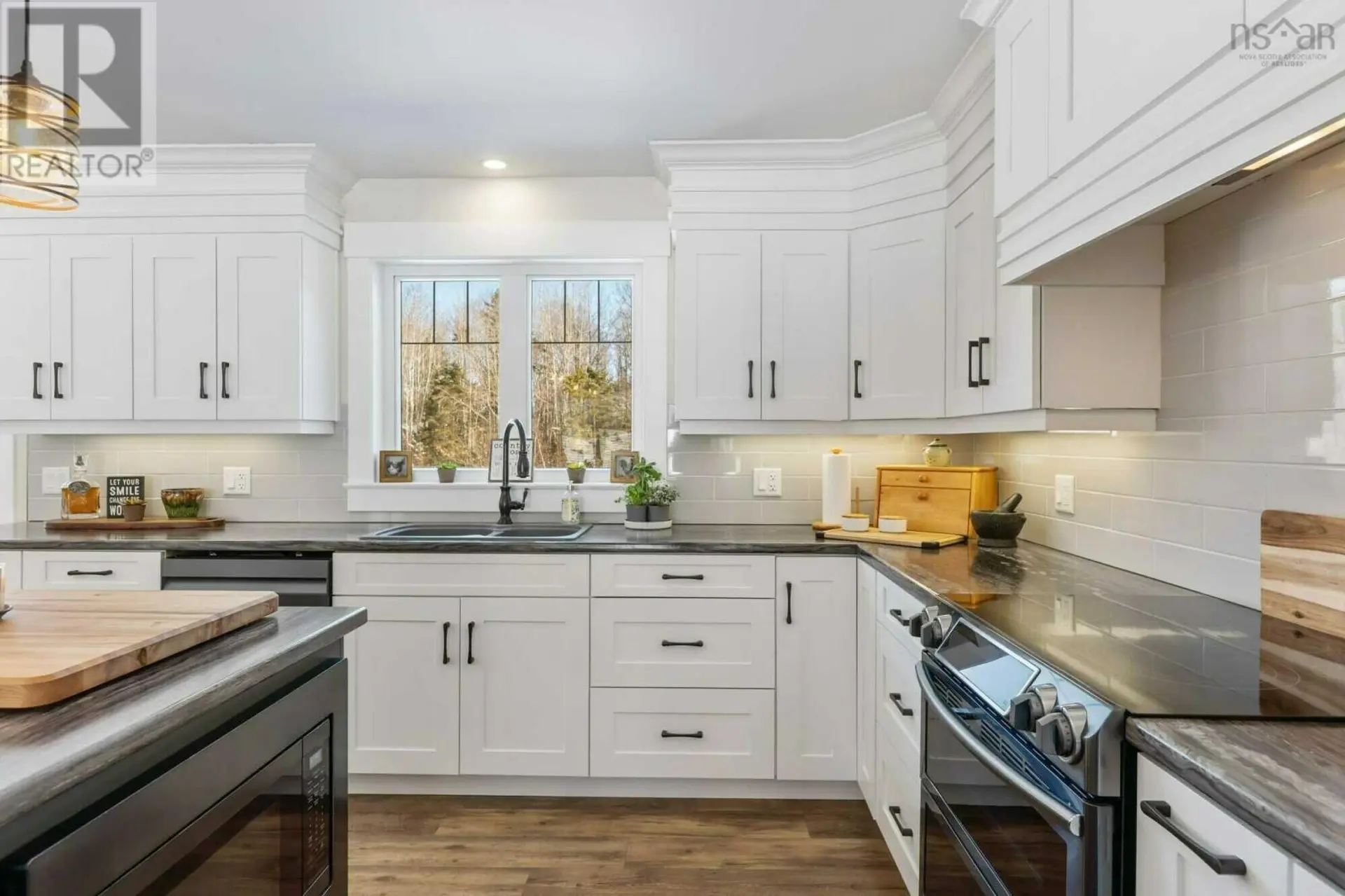 472 Alexander MacKenzie Road - Image 5