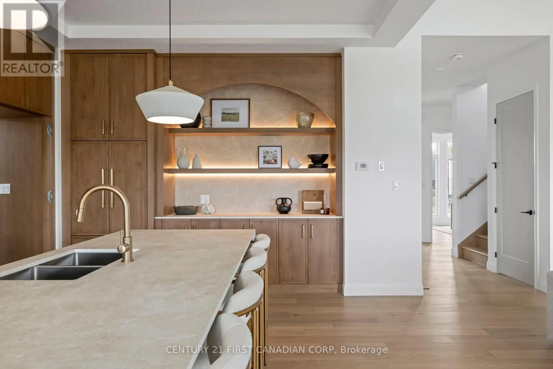207 FOXBOROUGH PLACE - Image 4
