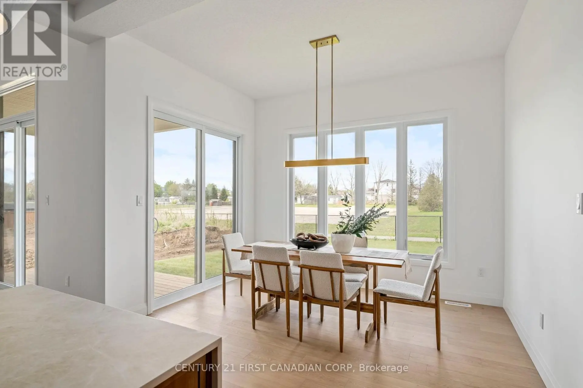 207 FOXBOROUGH PLACE - Image 8