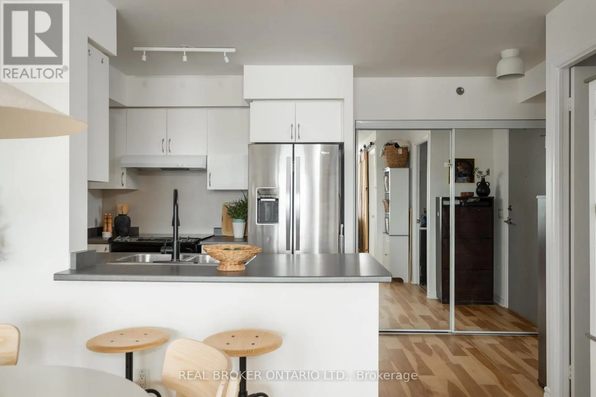 #510 35 SARANAC BOULEVARD - Image 10