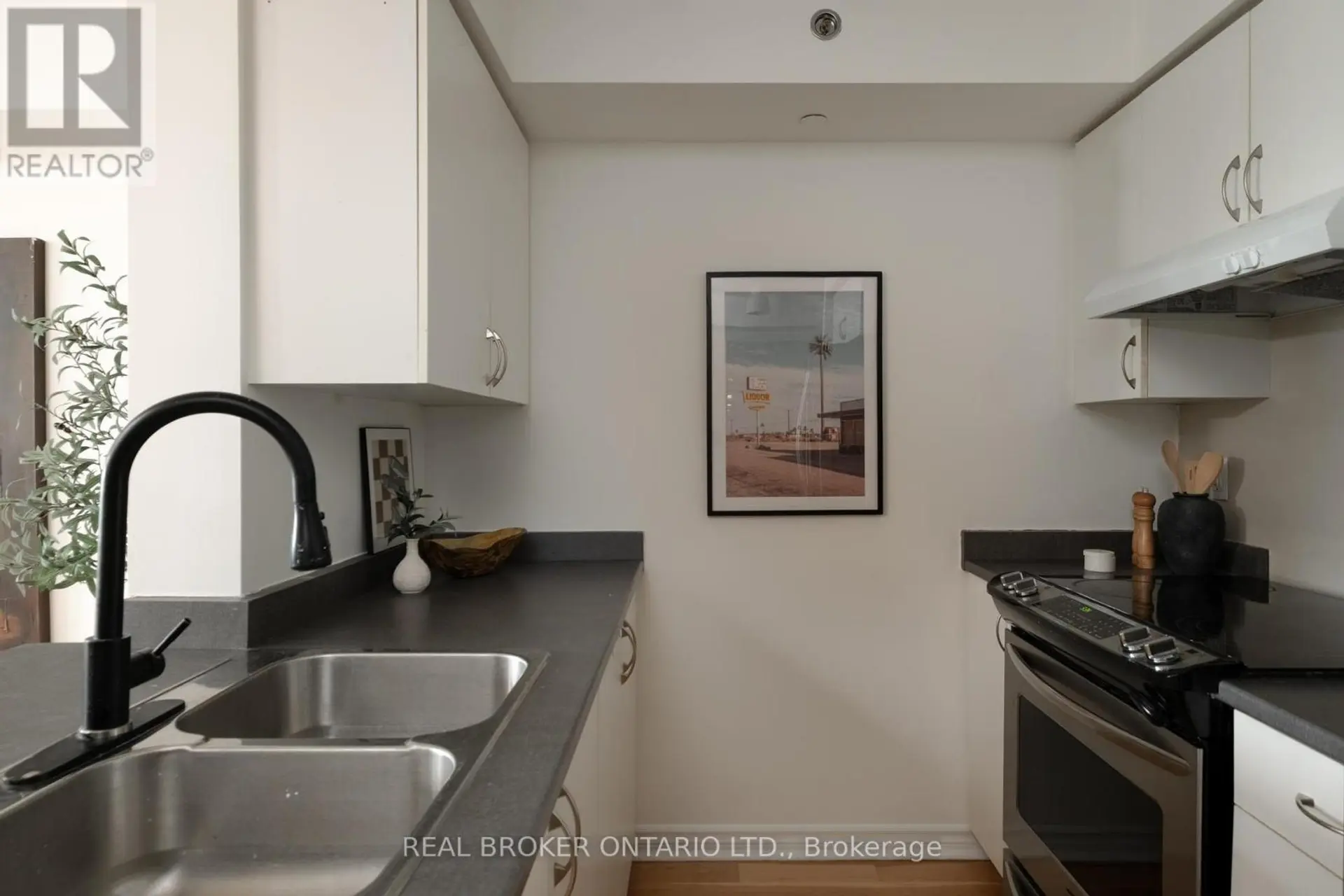 #510 35 SARANAC BOULEVARD - Image 6