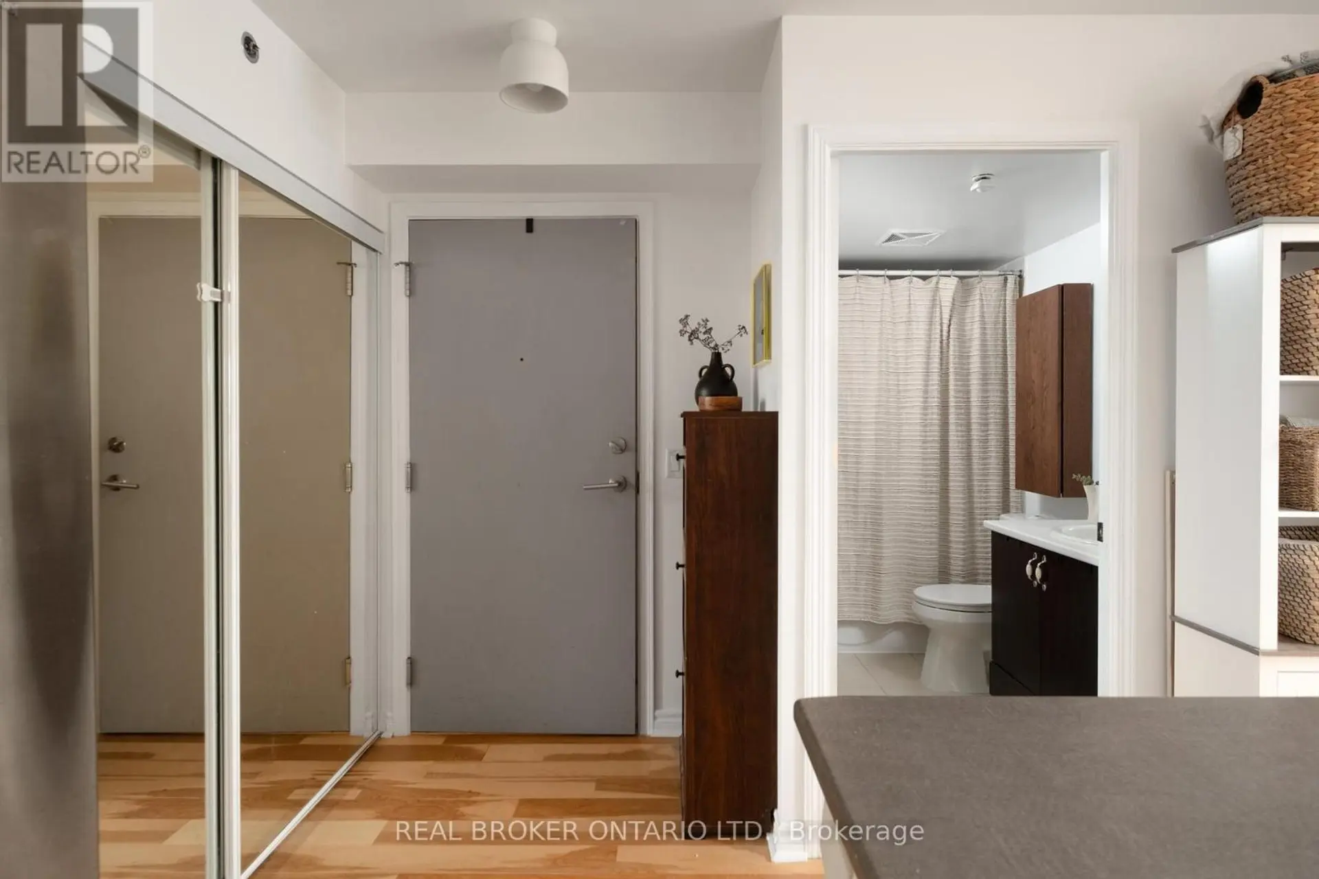 #510 35 SARANAC BOULEVARD - Image 8
