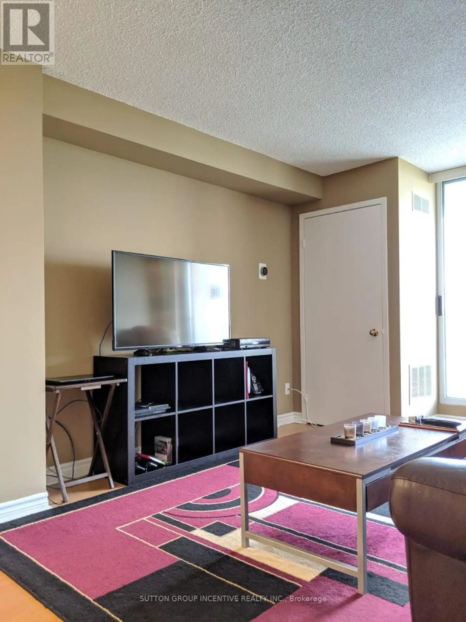#905 75 ELLEN STREET - Image 3