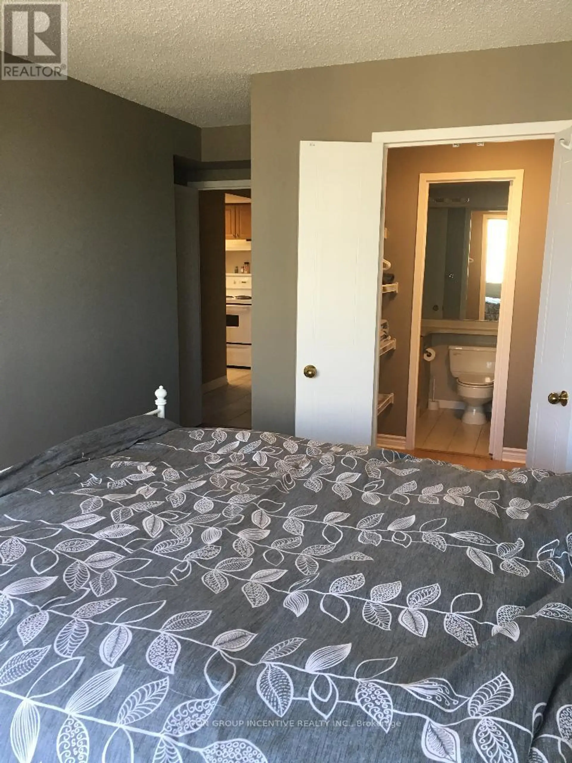 #905 75 ELLEN STREET - Image 4