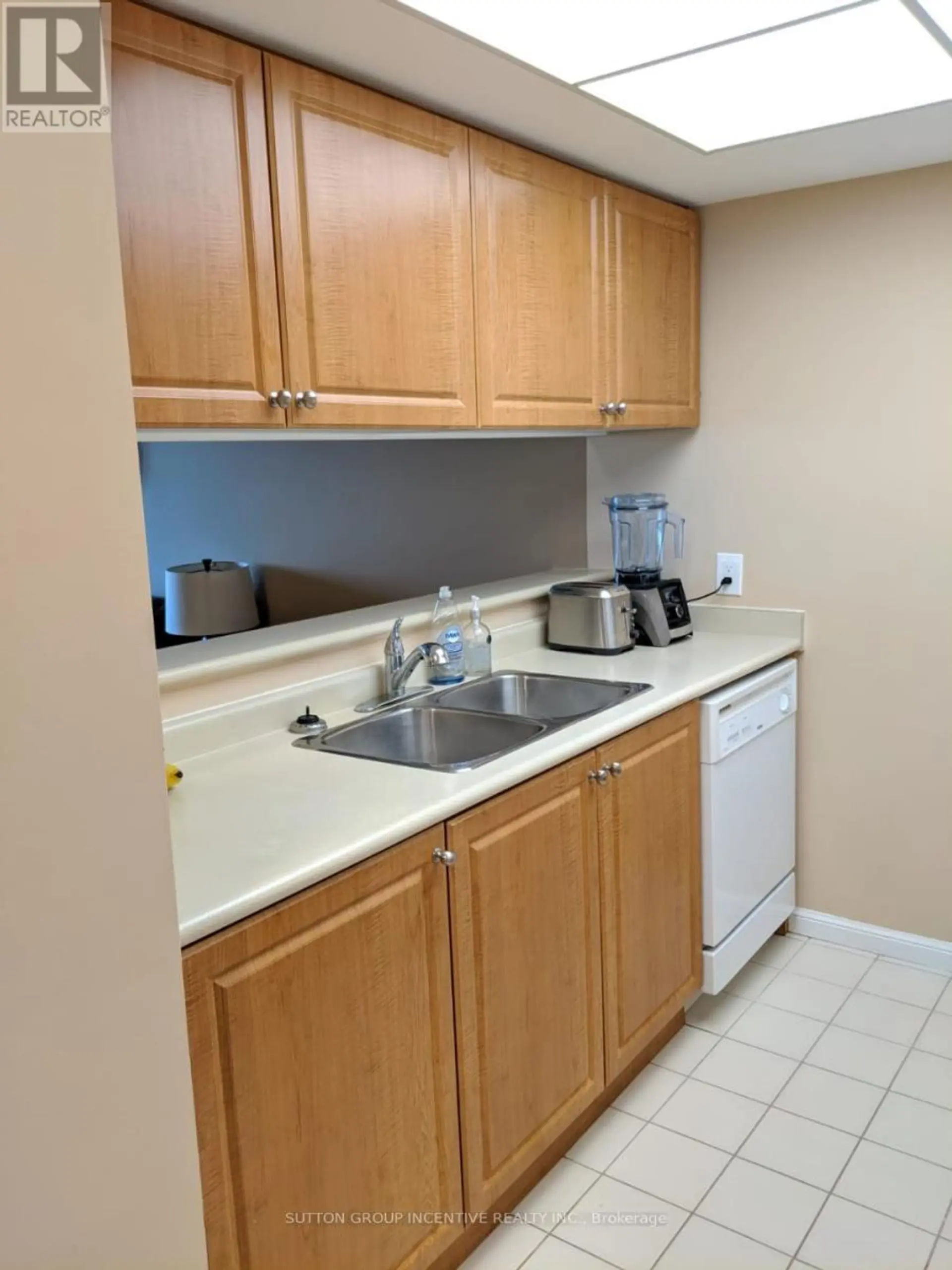 #905 75 ELLEN STREET - Image 6