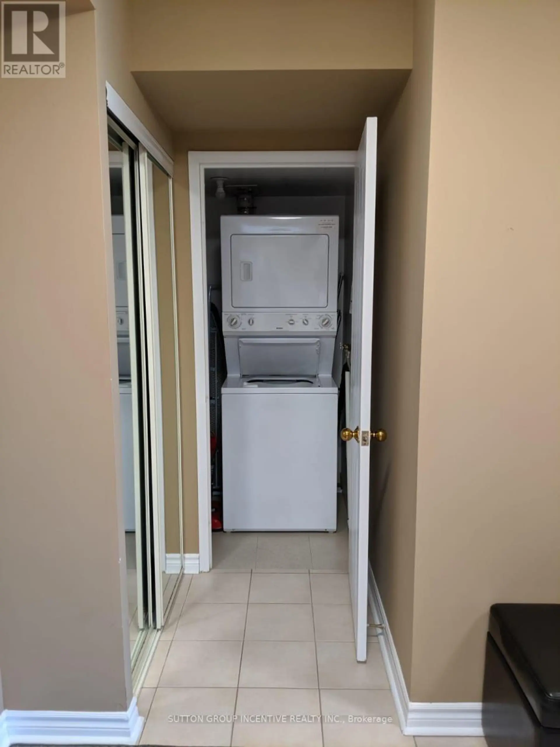 #905 75 ELLEN STREET - Image 9