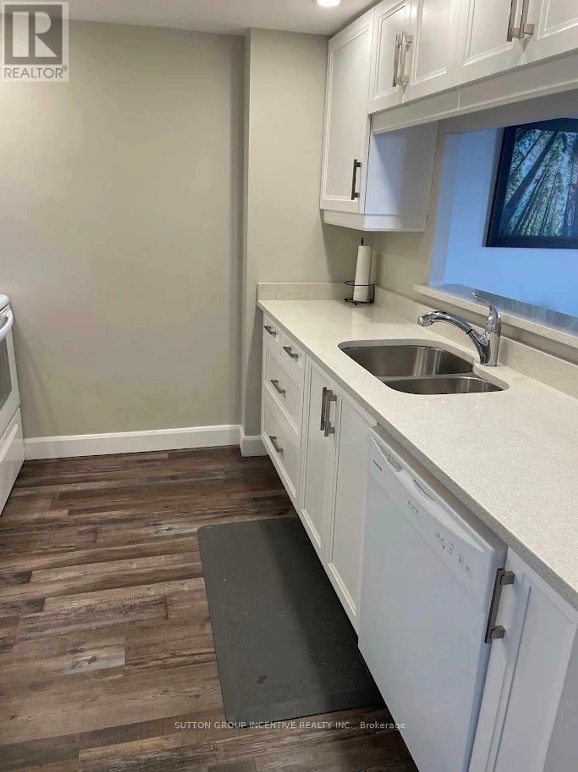 #111 65 ELLEN STREET - Image 2
