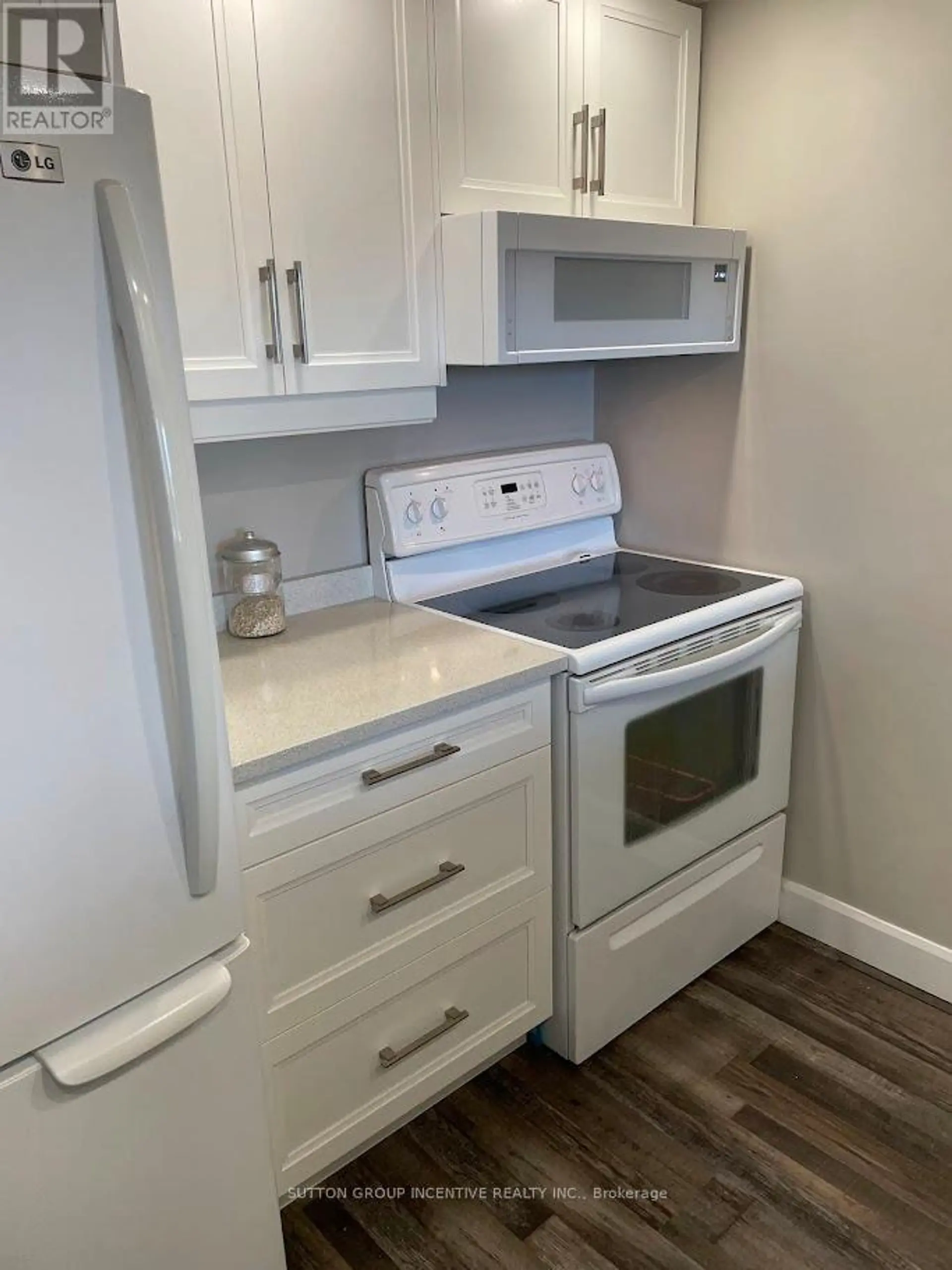 #111 65 ELLEN STREET - Image 4