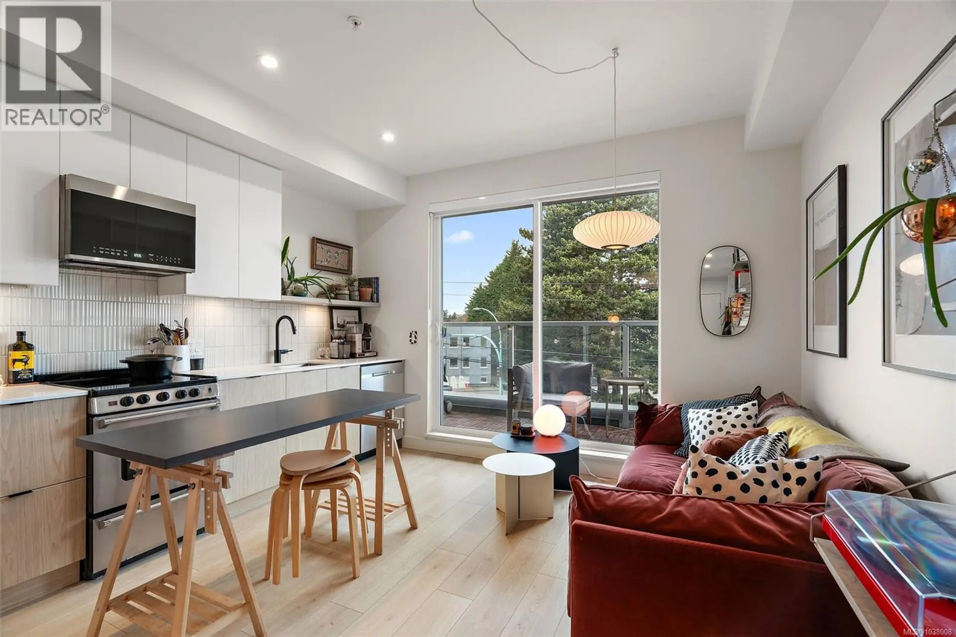Property at #306 1301 Hillside Ave, Victoria, BC
