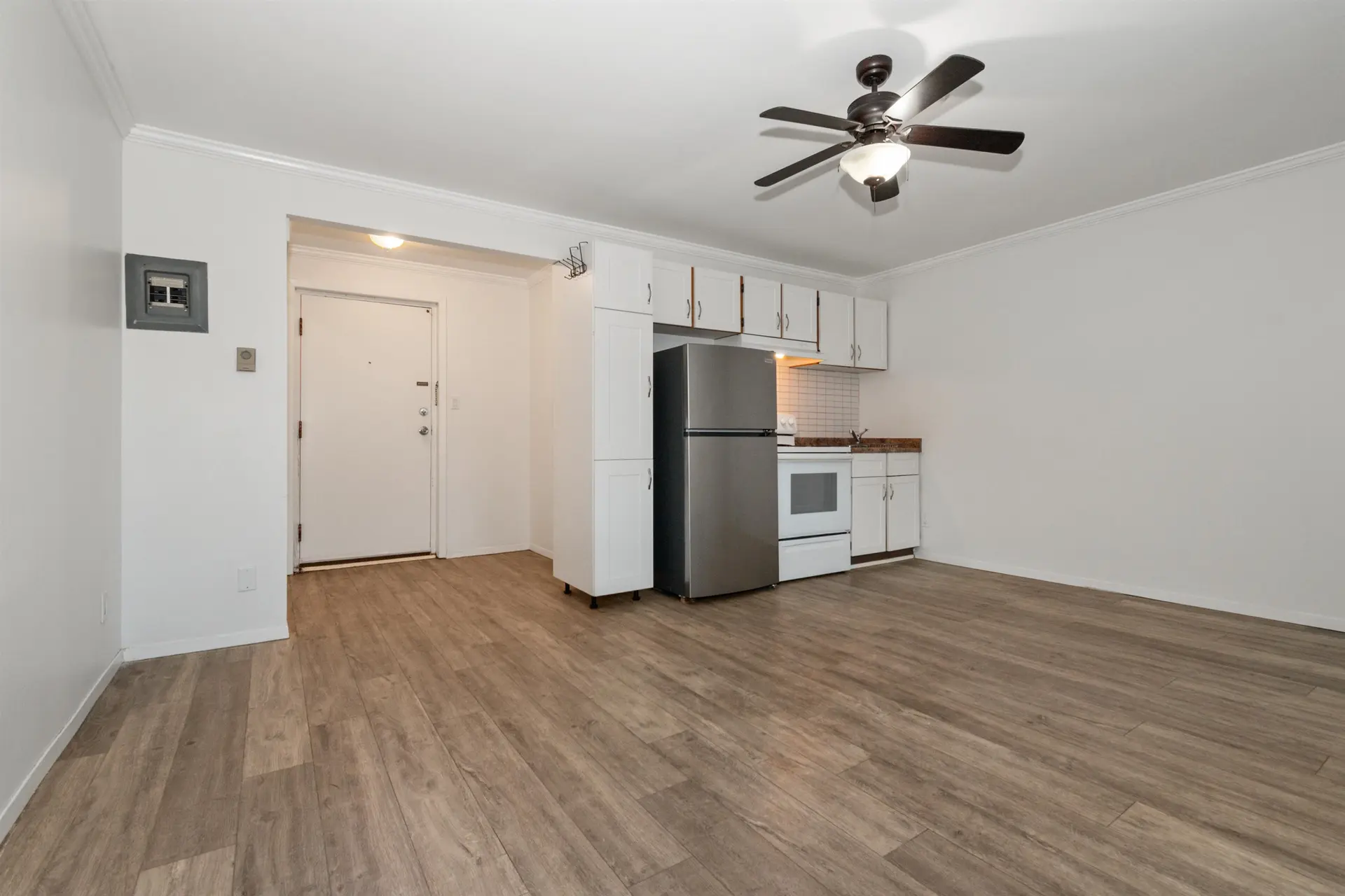 Property at #9 450 Esplanade Avenue, Harrison Hot Springs, BC