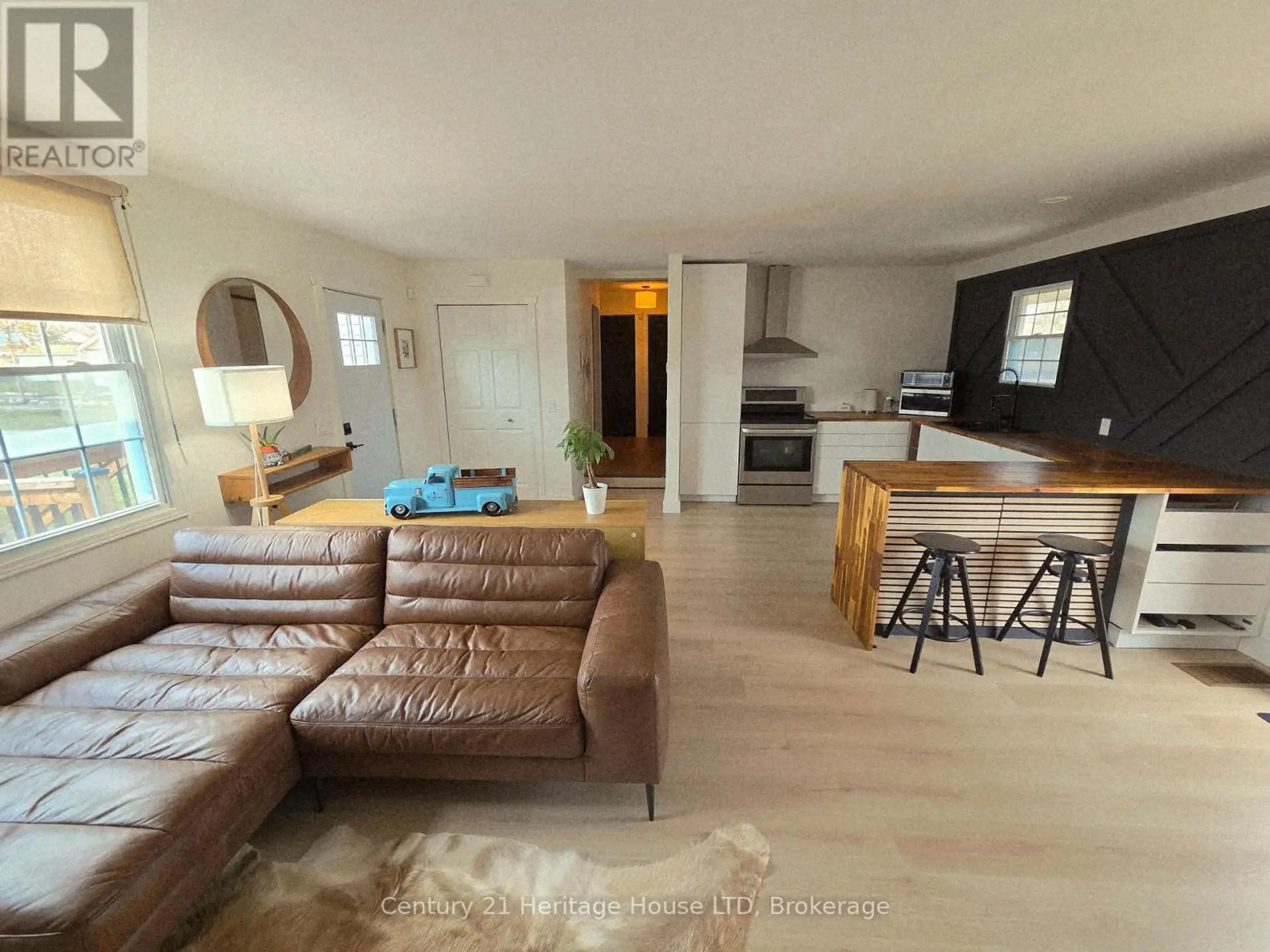 552 LAKEVIEW ROAD - Image 11