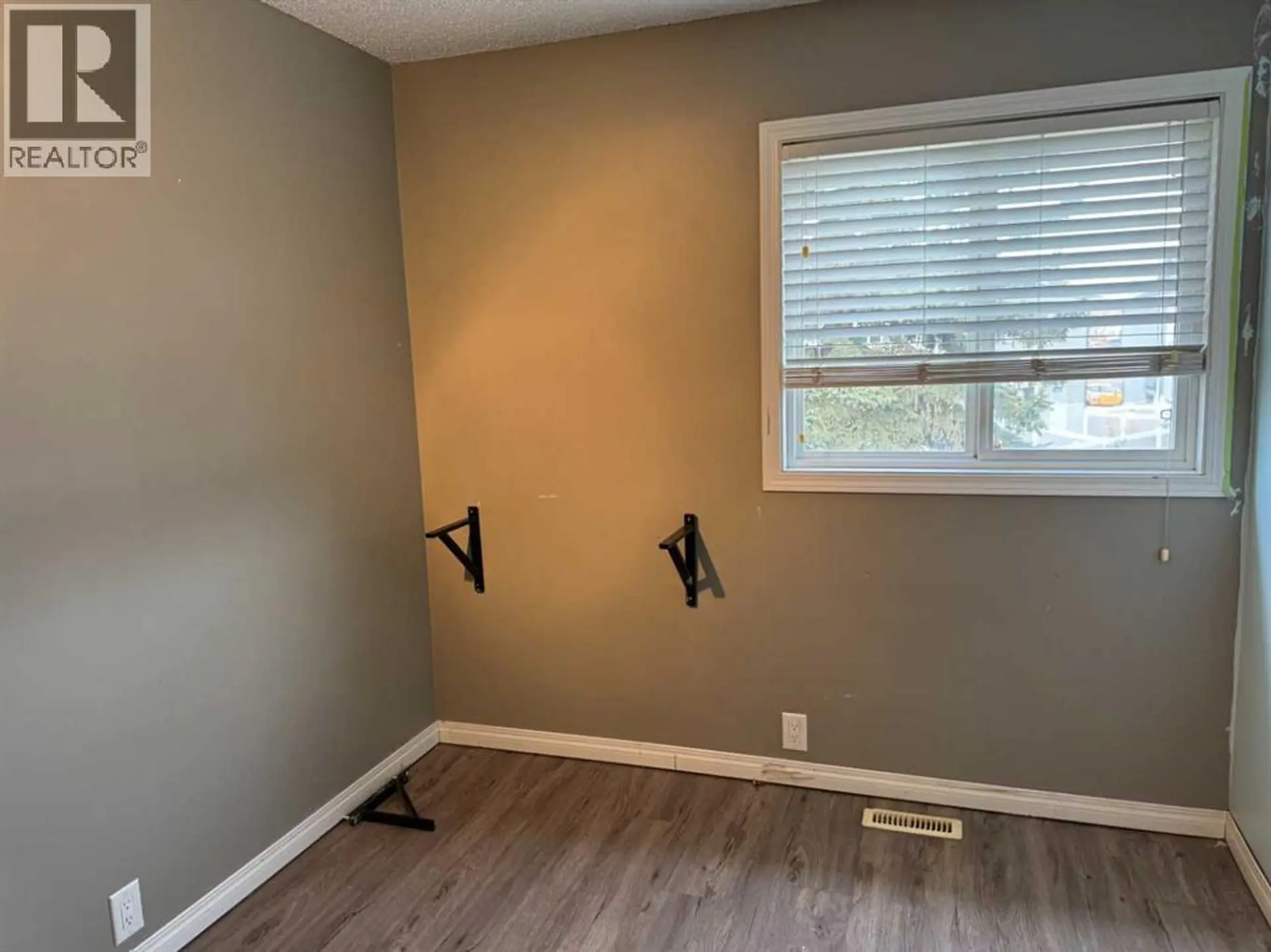 #8 220 Erin Mount Crescent SE - Image 12