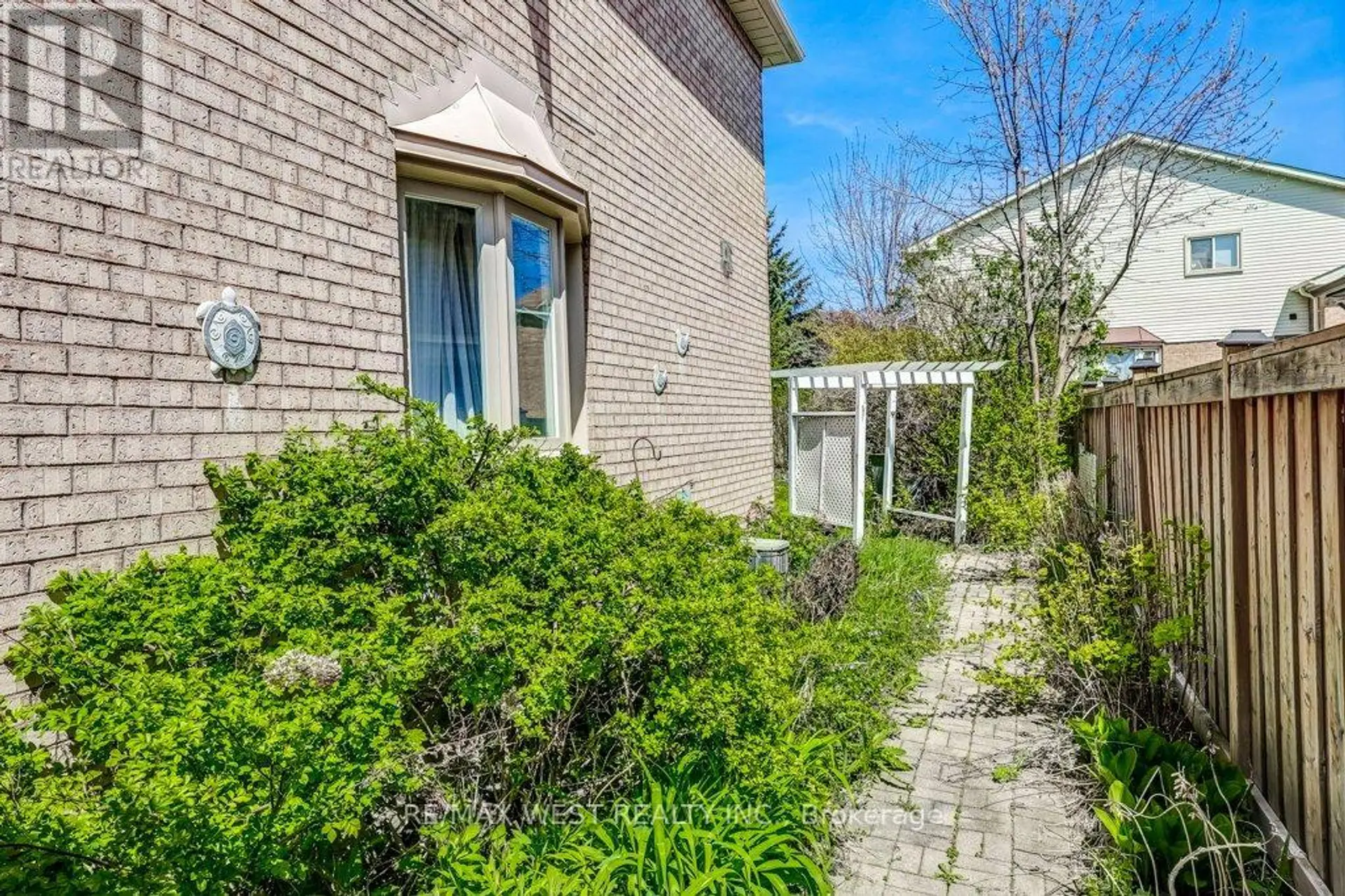 39 BRAEBROOK DRIVE - Image 16