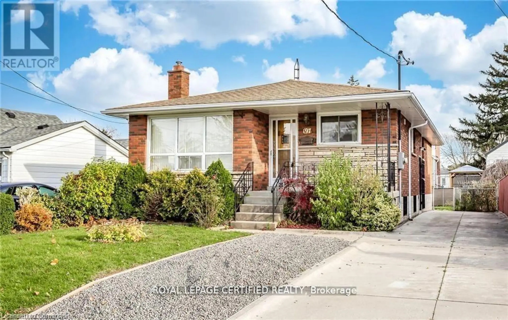 197 CRAIGROYSTON ROAD - Image 1