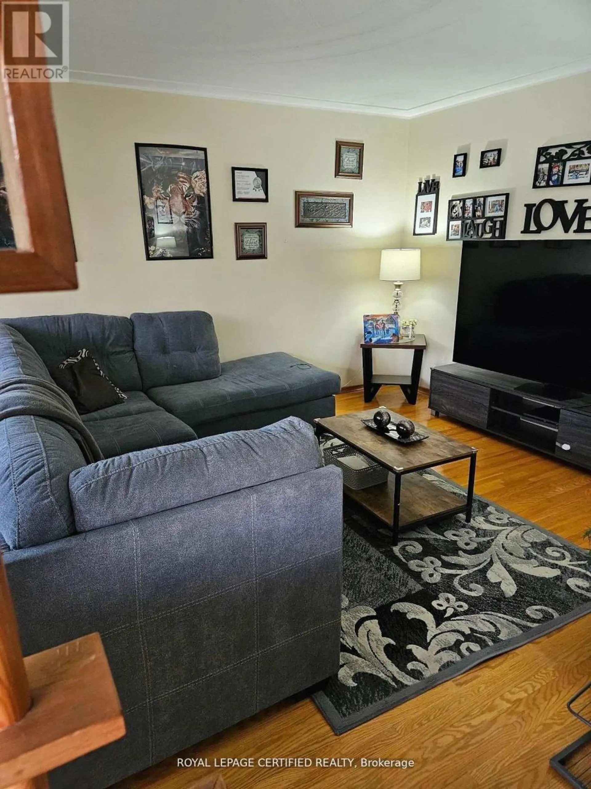 197 CRAIGROYSTON ROAD - Image 3