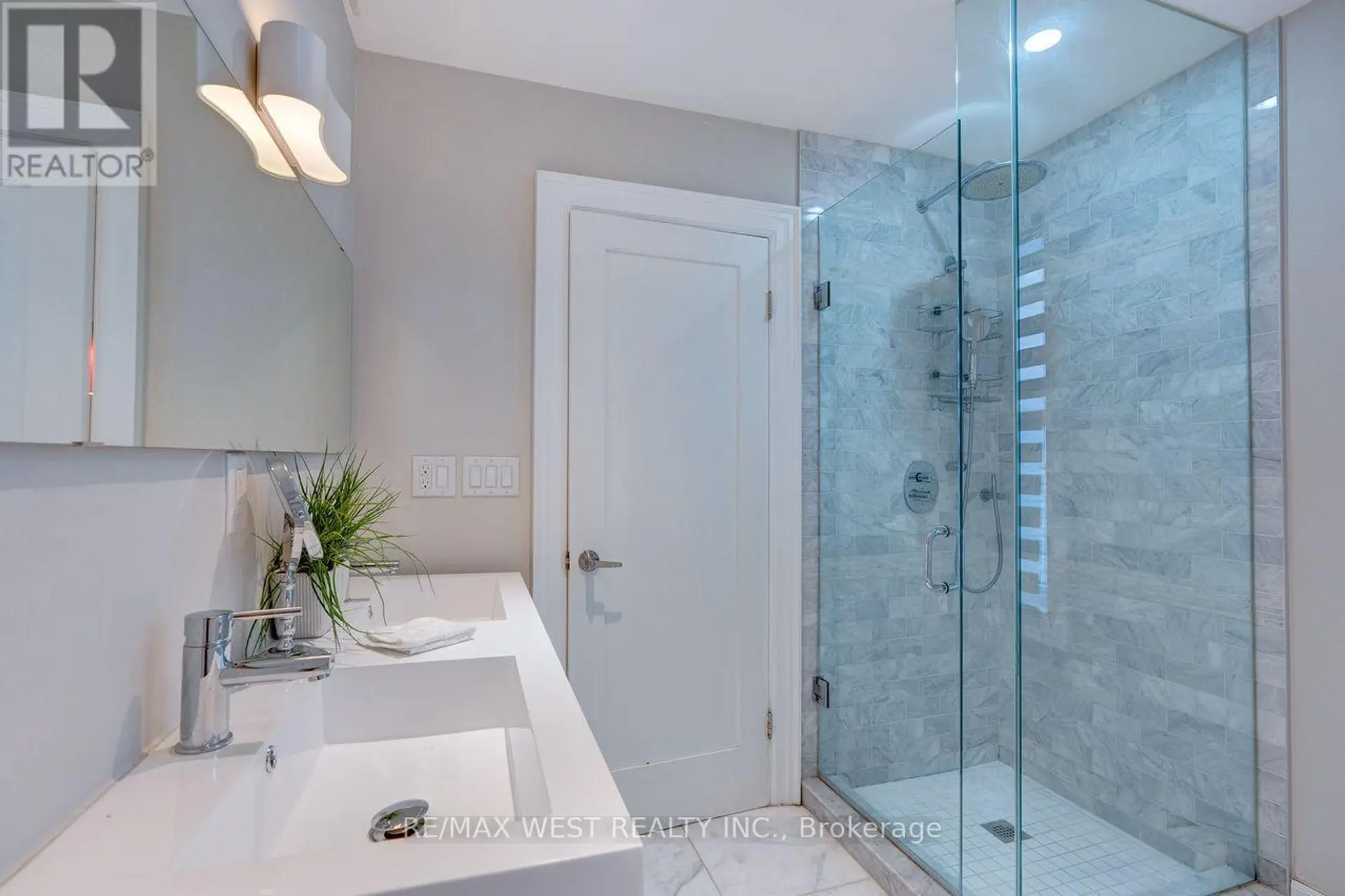 413 LESLIE STREET - Image 14