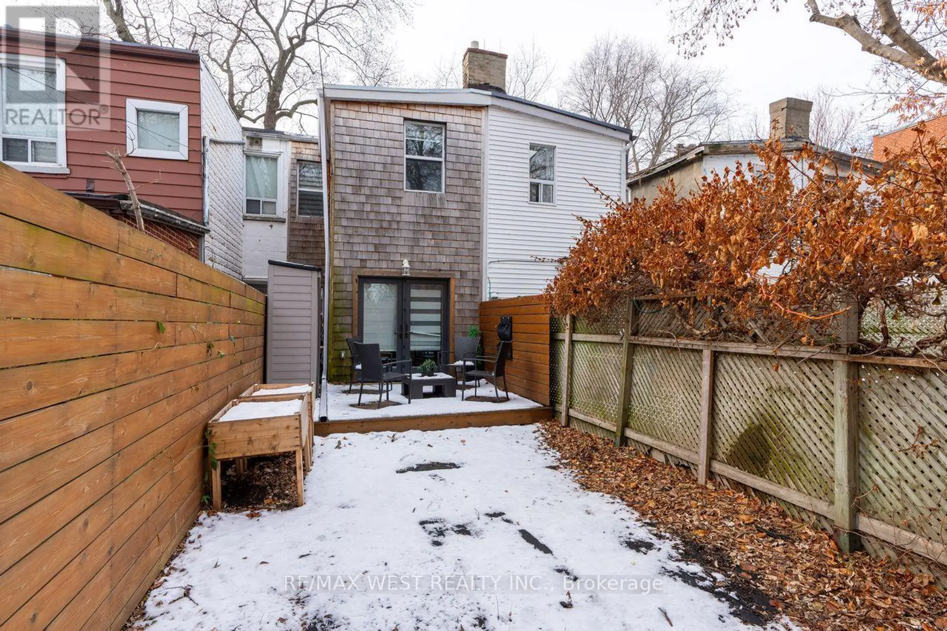 413 LESLIE STREET - Image 16