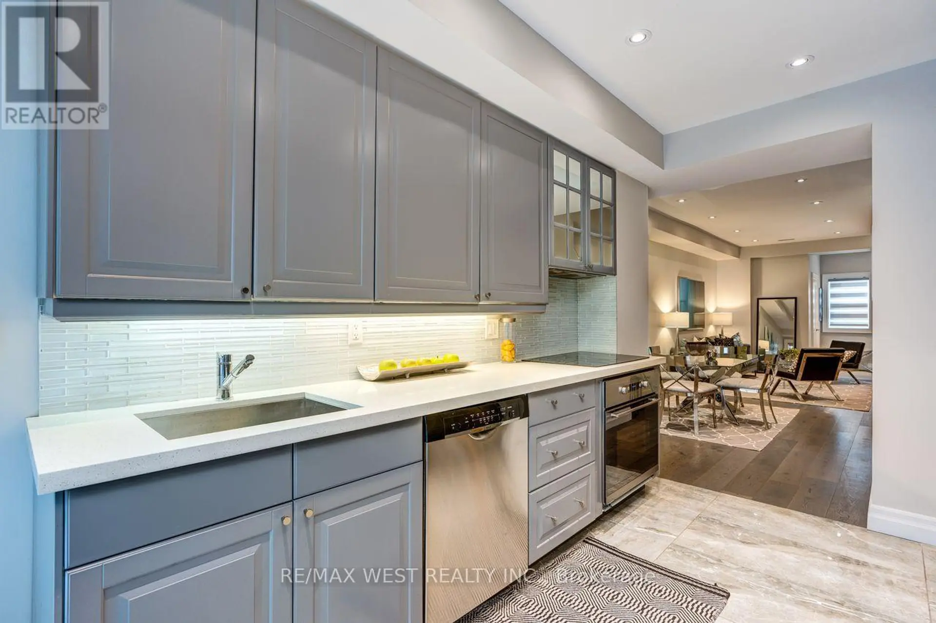 413 LESLIE STREET - Image 9