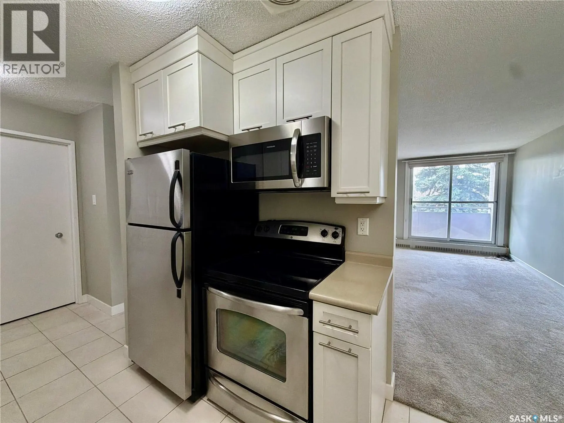 #206 4615 Rae STREET - Image 3