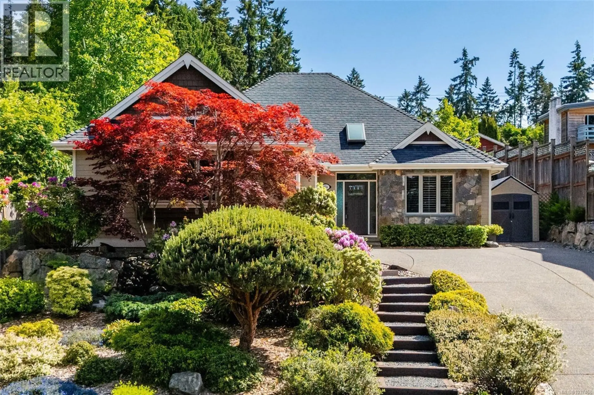 Property at 174 Sunningdale Rd E, Qualicum Beach, BC