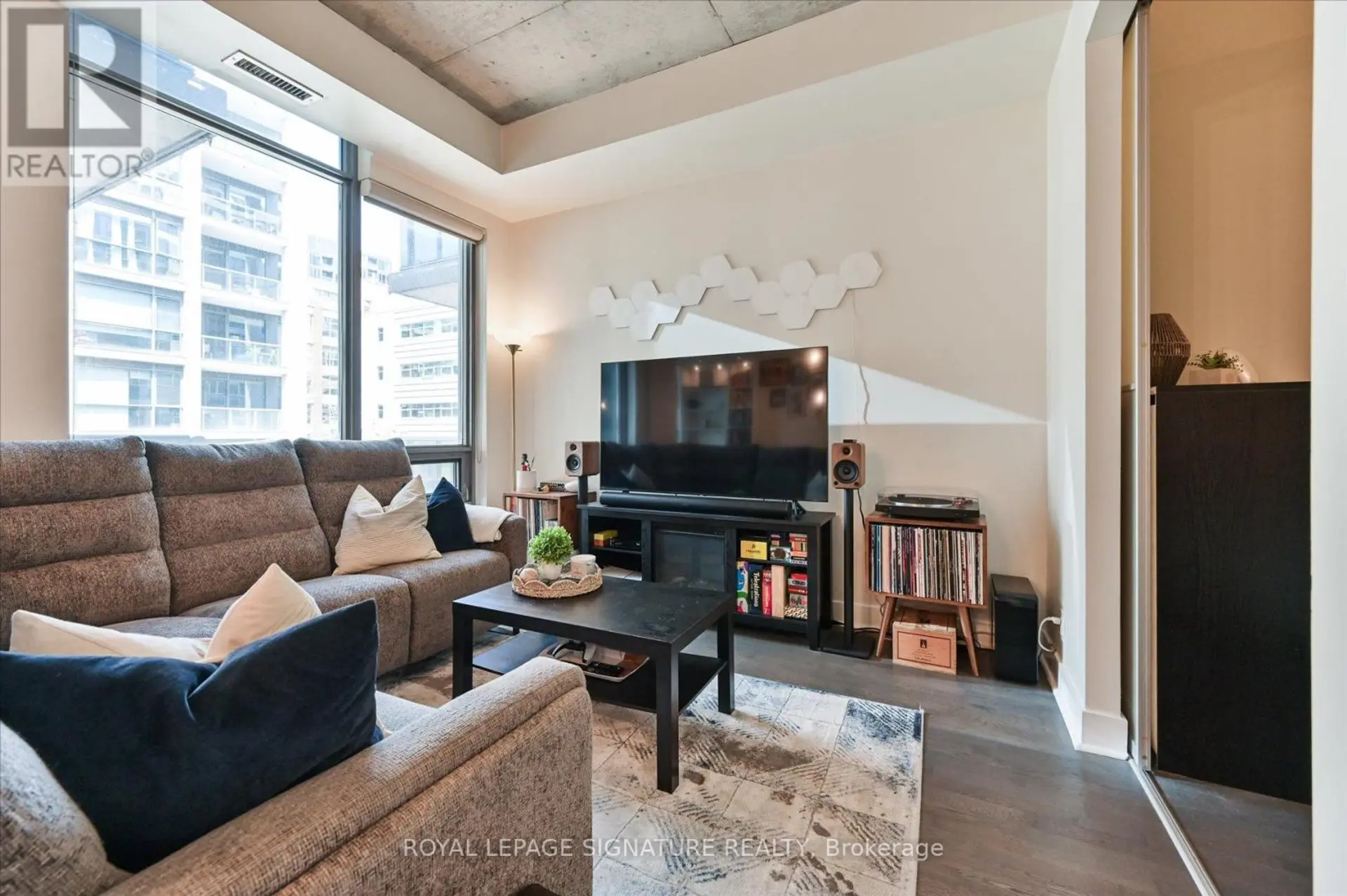 #420 399 ADELAIDE STREET W - Image 11