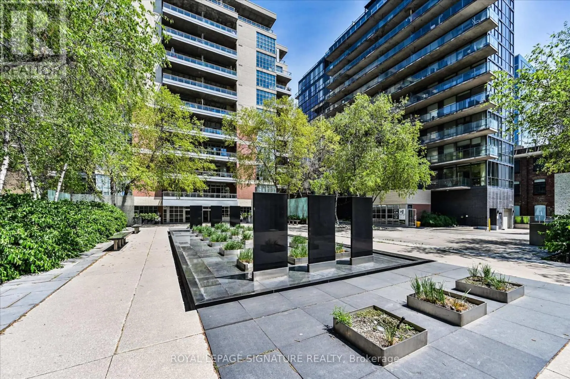 #420 399 ADELAIDE STREET W - Image 2