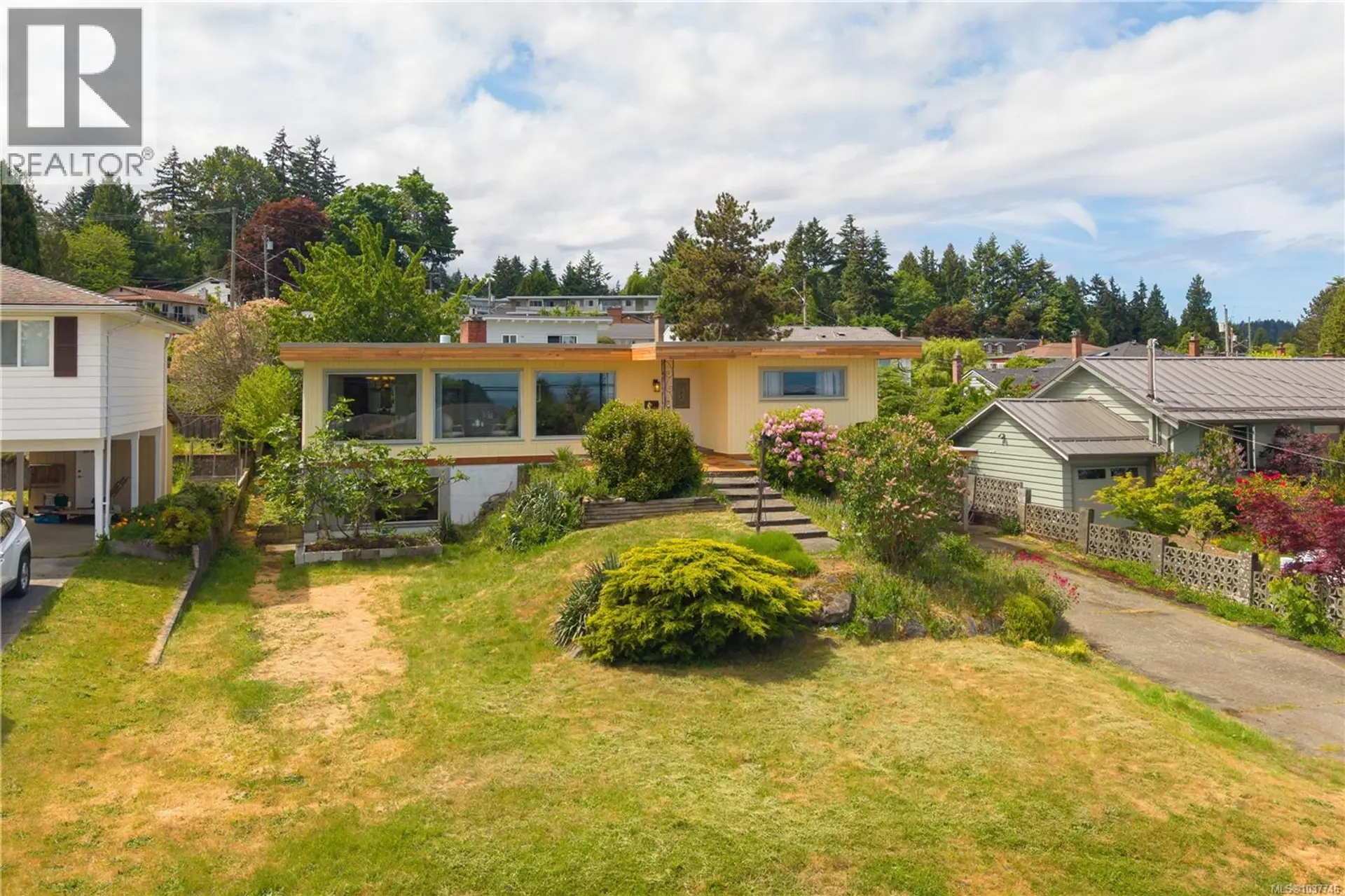 Property at 2505 Glenayr Dr, Nanaimo, BC