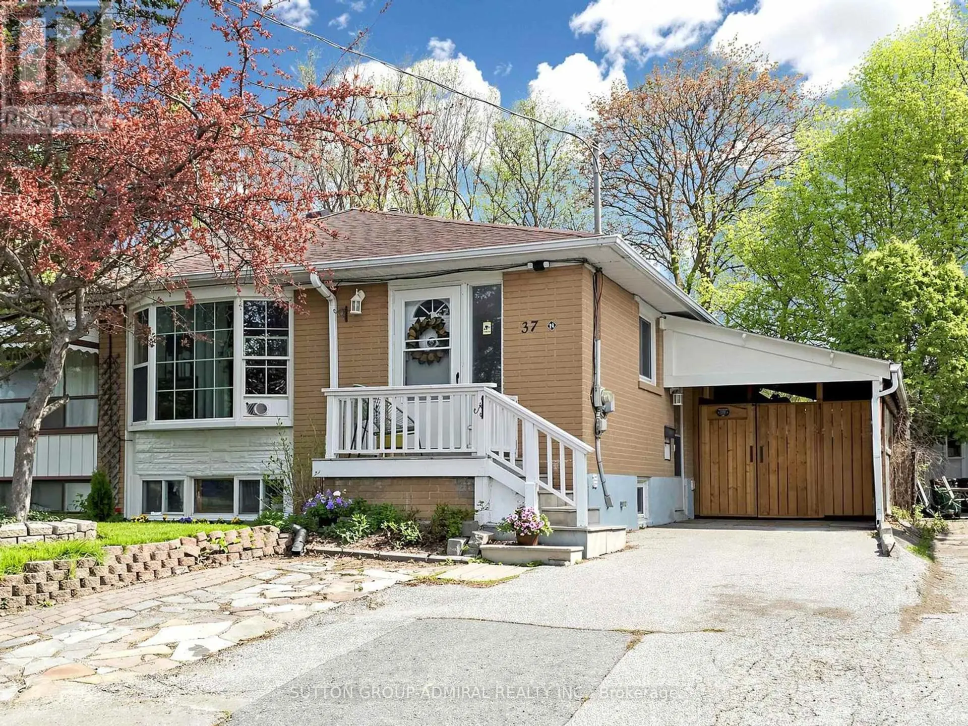 37 NEWBURY DRIVE - Image 1